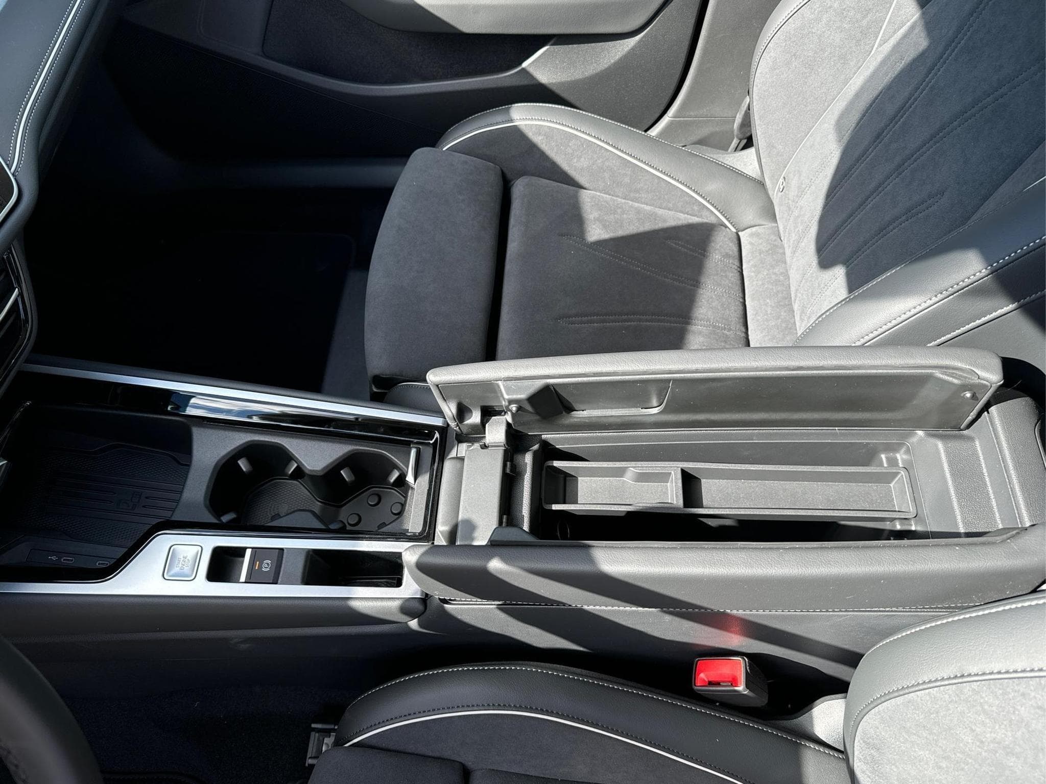 VW Passat Variant Elegance (2025) - Photo 20
