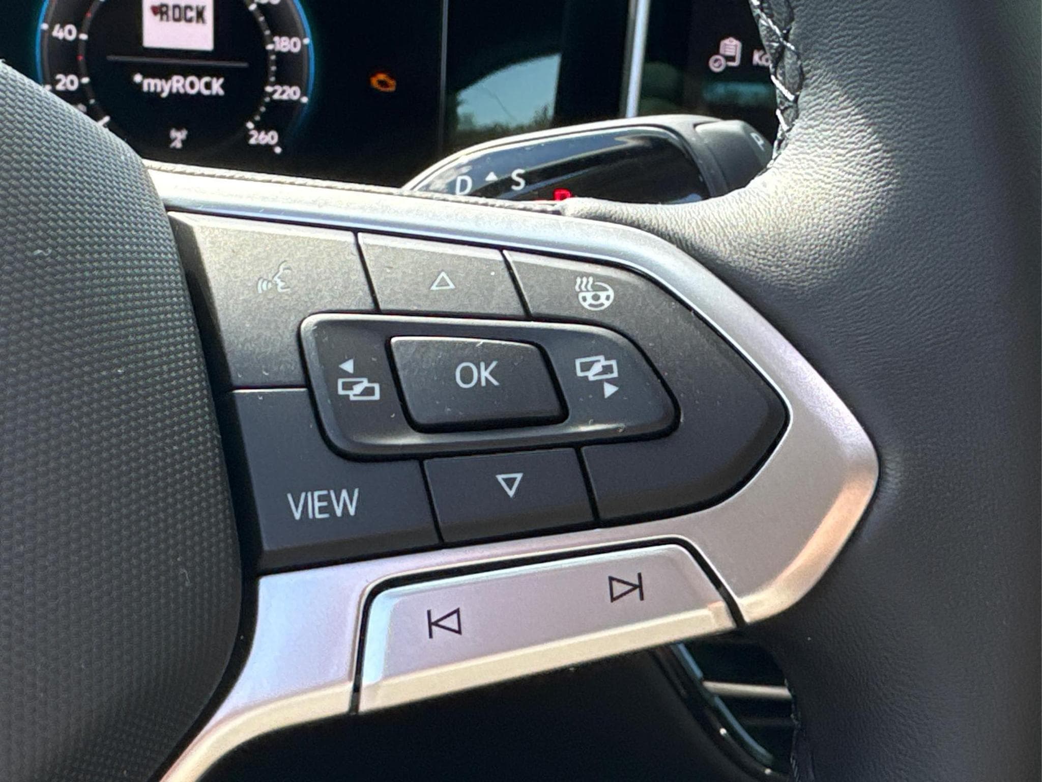 VW Passat Variant Elegance (2025) - Photo 22