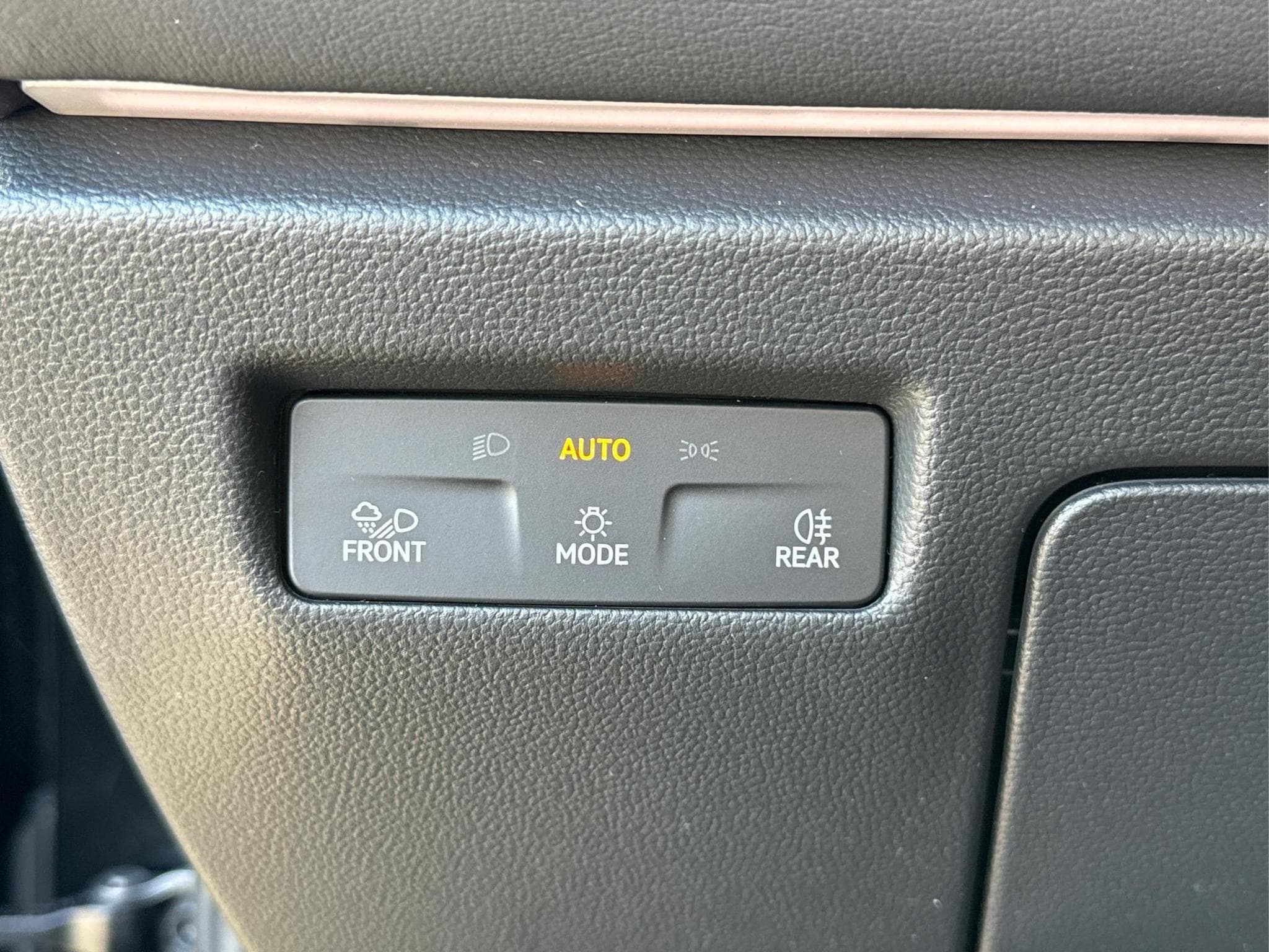 VW Passat Variant Elegance (2025) - Photo 24