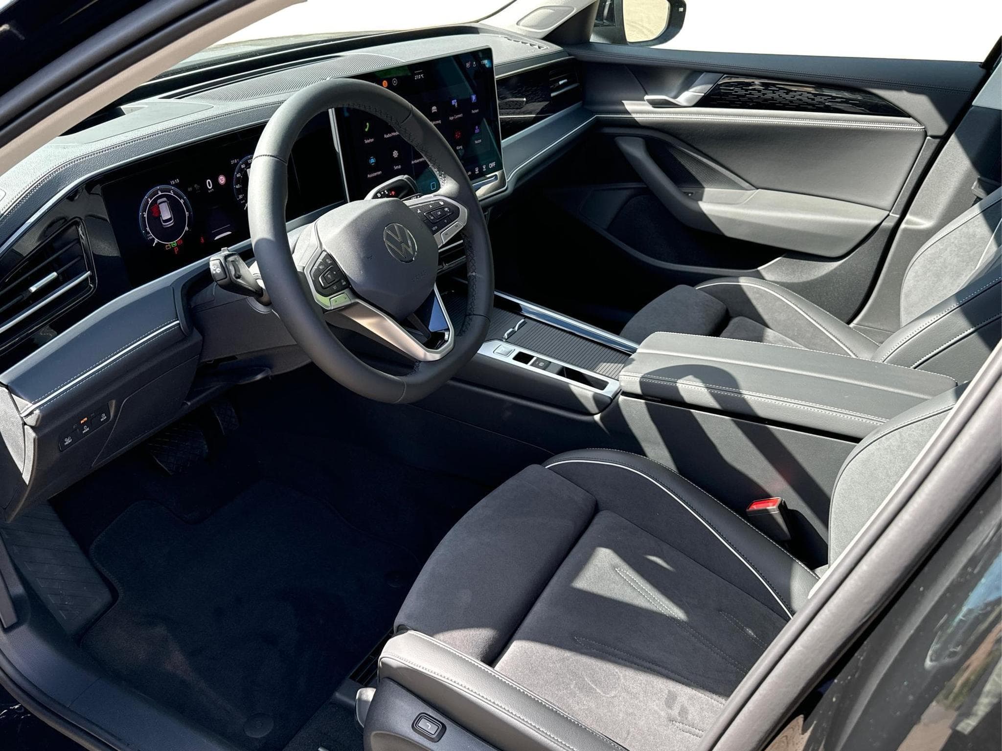 VW Passat Variant Elegance (2025) - Photo 9