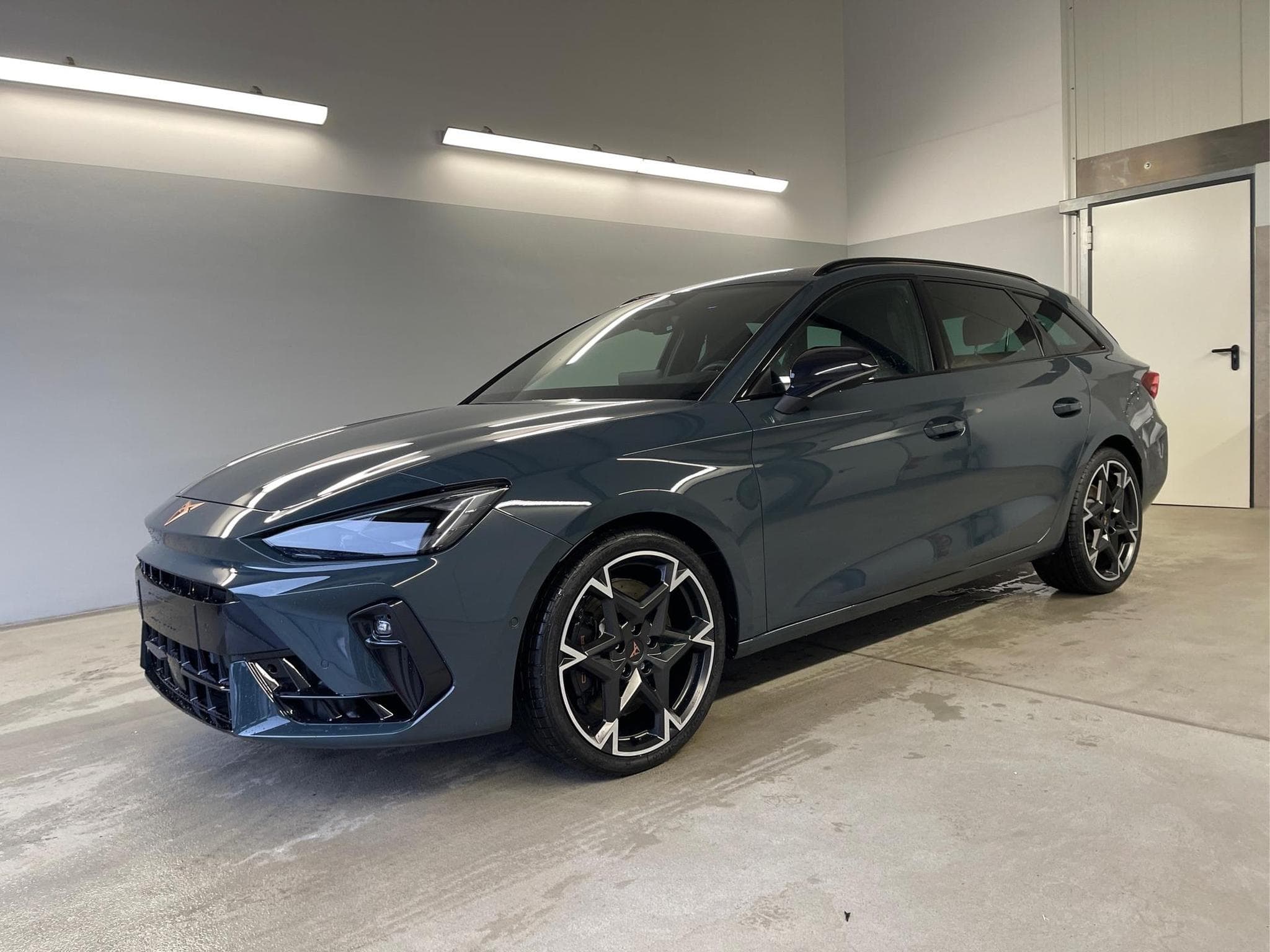 Cupra Leon VZ (2026) - Photo 1