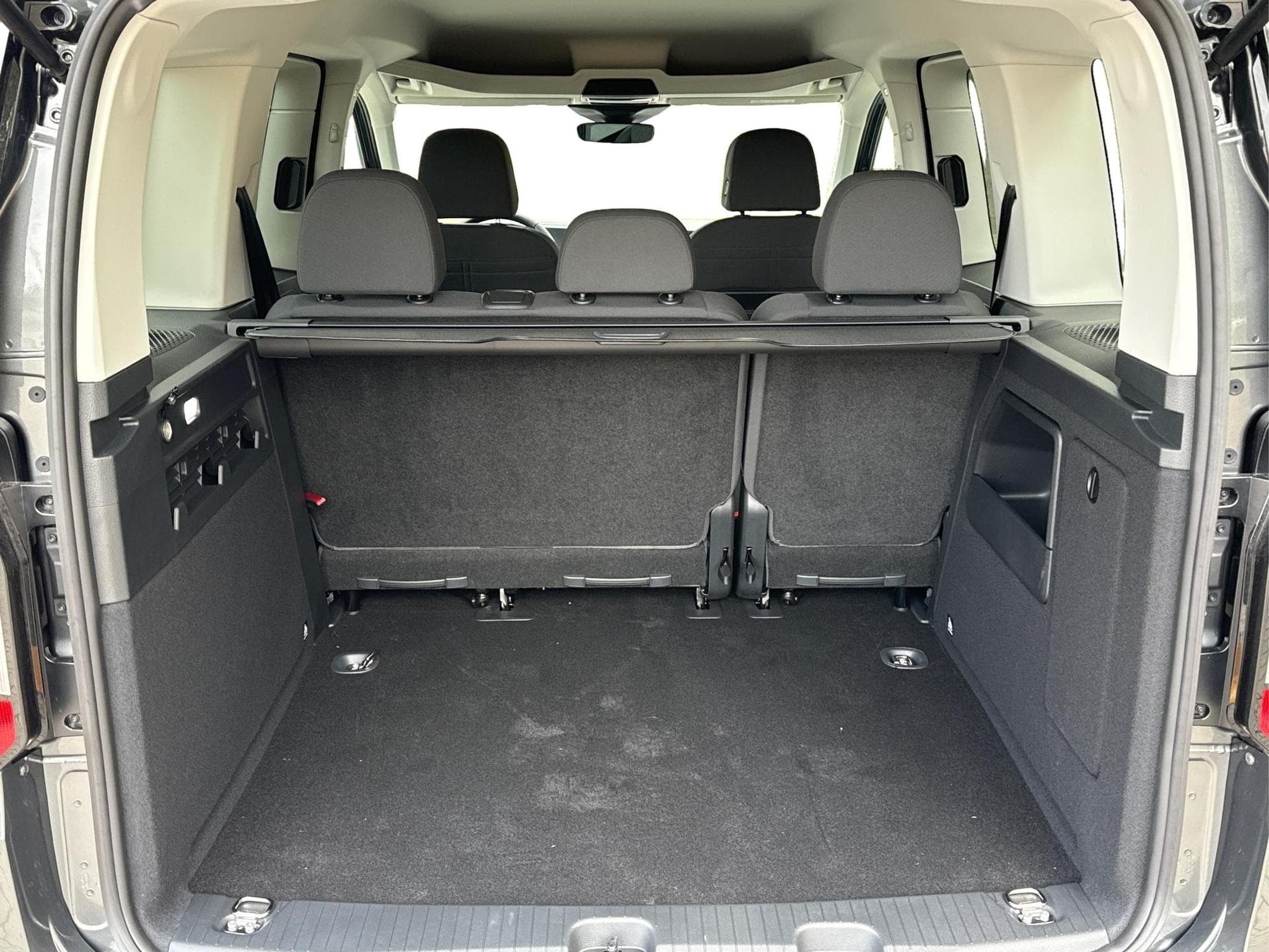 VW Caddy LIFE (2025) - Photo 11