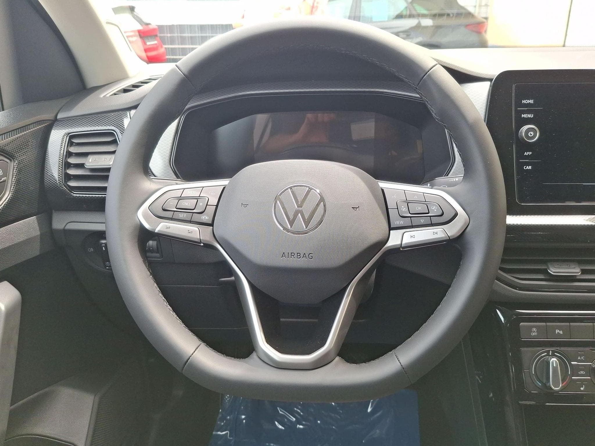 VW T-Cross Limited Life AHK (2026) - Photo 24