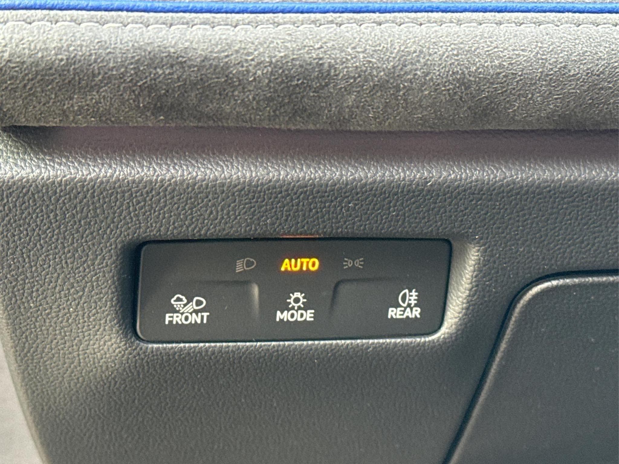 VW Passat Variant R-Line (2025) - Photo 18