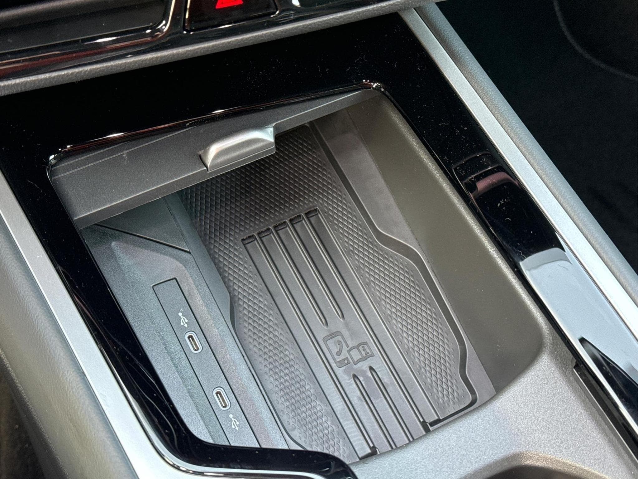 VW Passat Variant R-Line (2025) - Photo 19