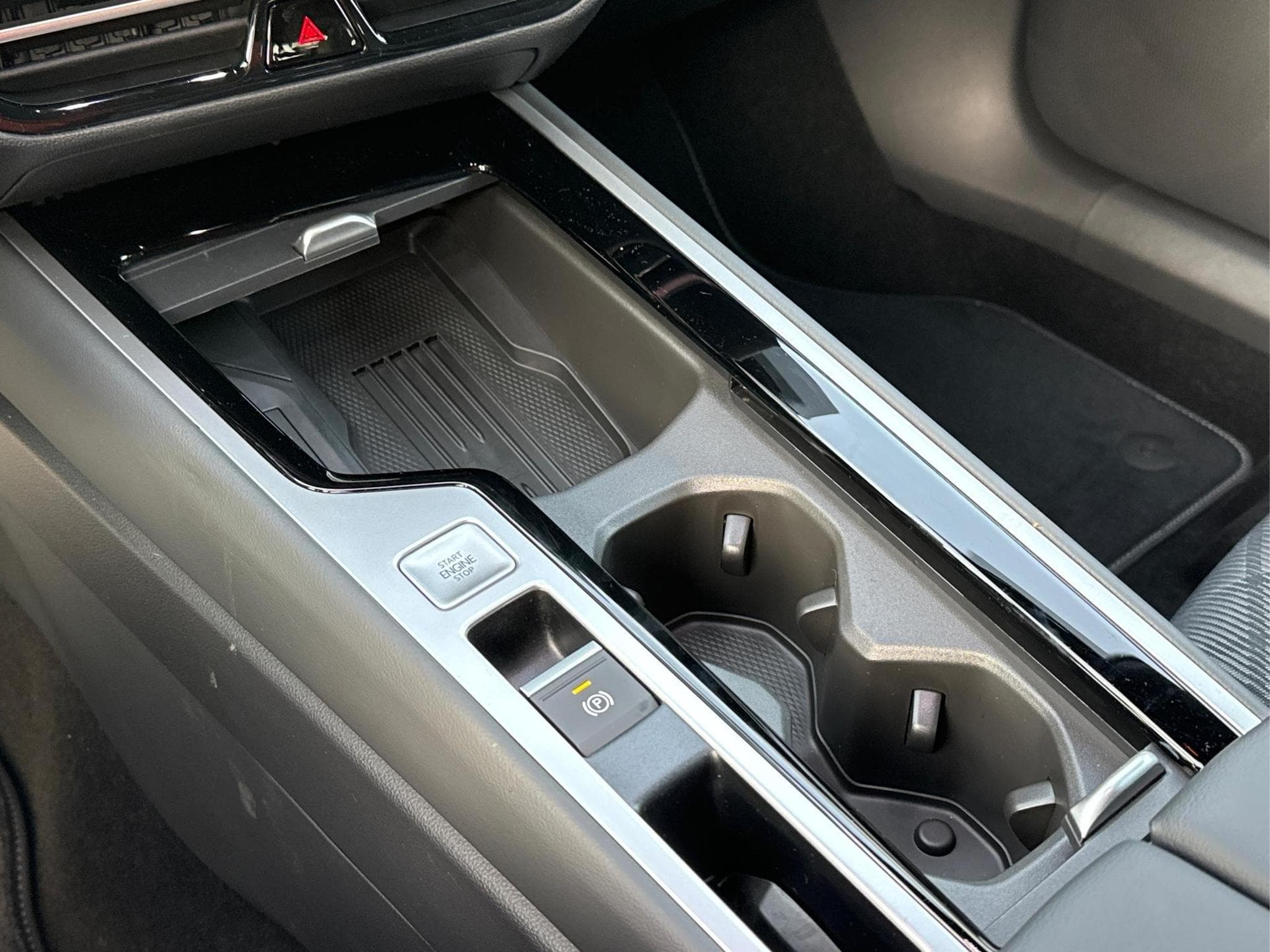 VW Passat Variant R-Line (2025) - Photo 20