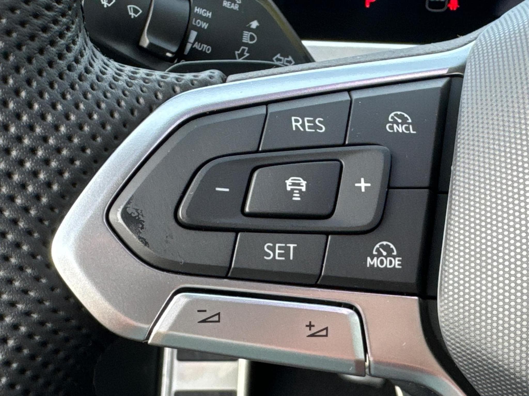 VW Passat Variant R-Line (2025) - Photo 22