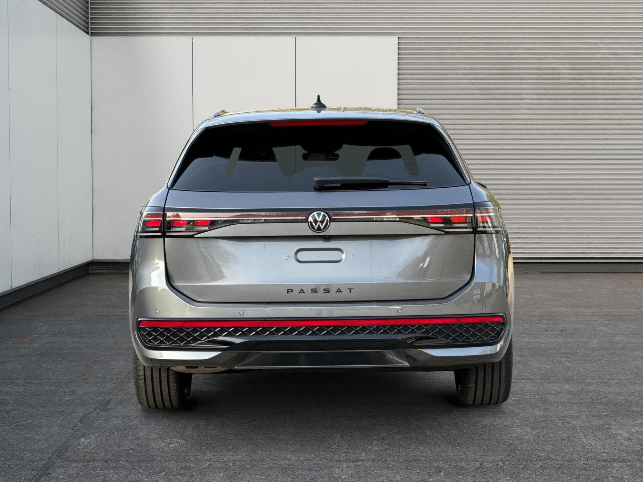 VW Passat Variant R-Line (2025) - Photo 4