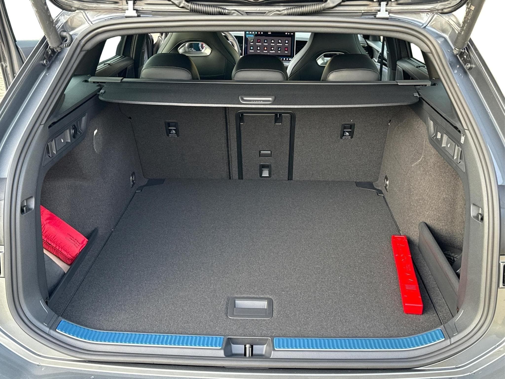 VW Passat Variant R-Line (2025) - Photo 8