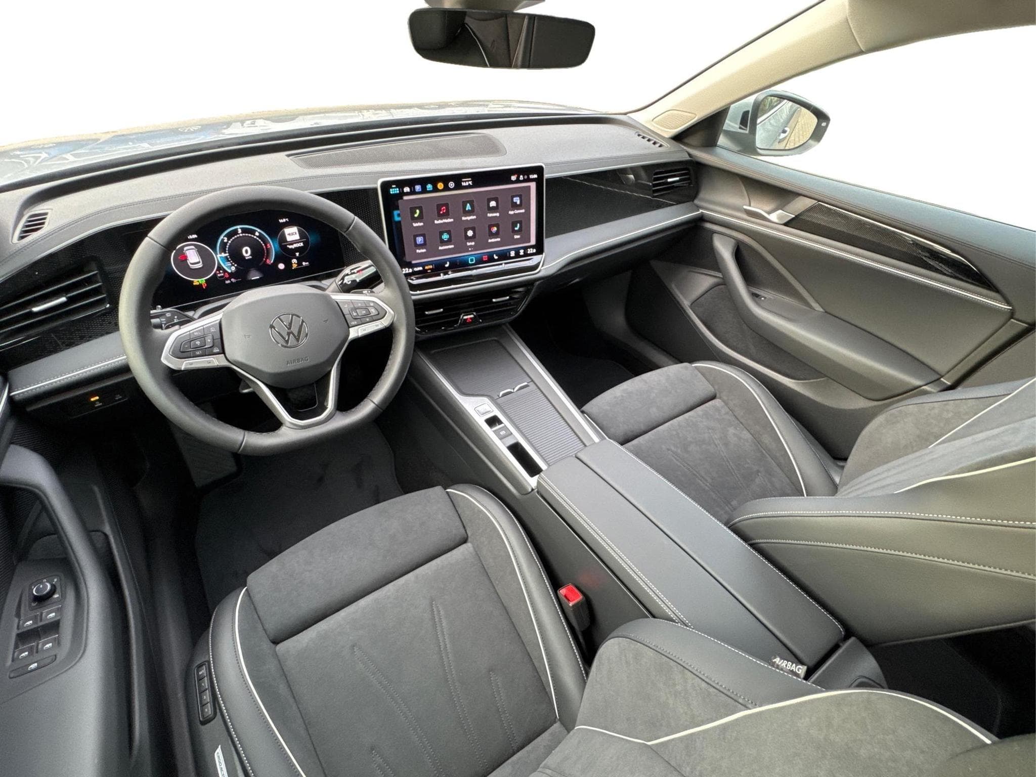 VW Passat Variant Business (2025) - Photo 18