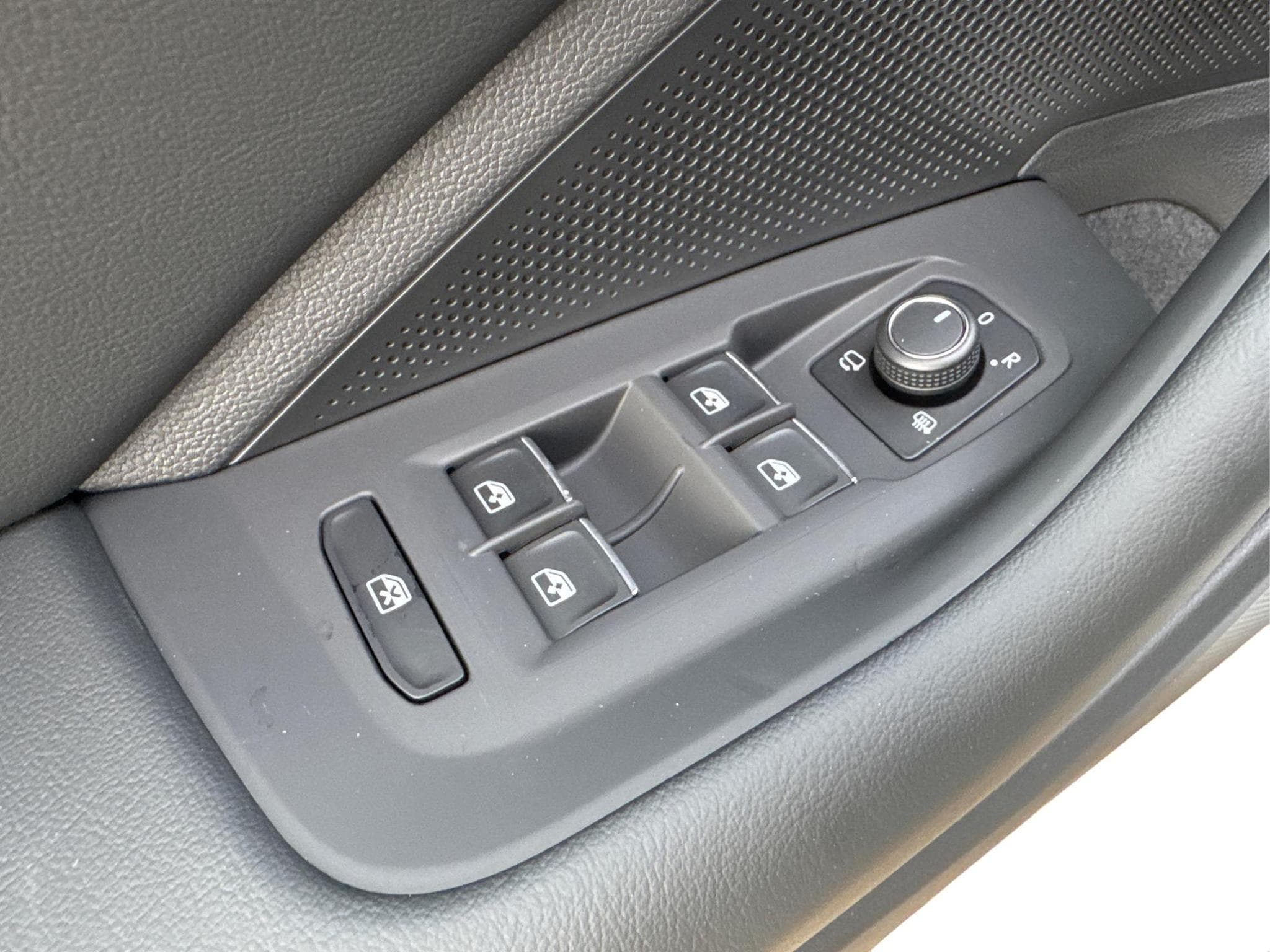 VW Passat Variant Business (2025) - Photo 20