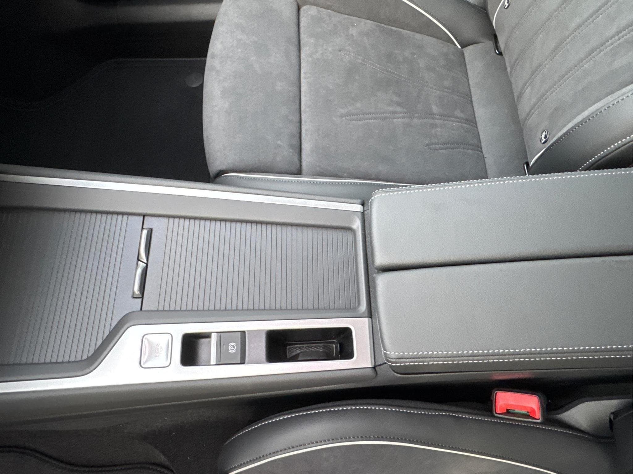 VW Passat Variant Business (2025) - Photo 21