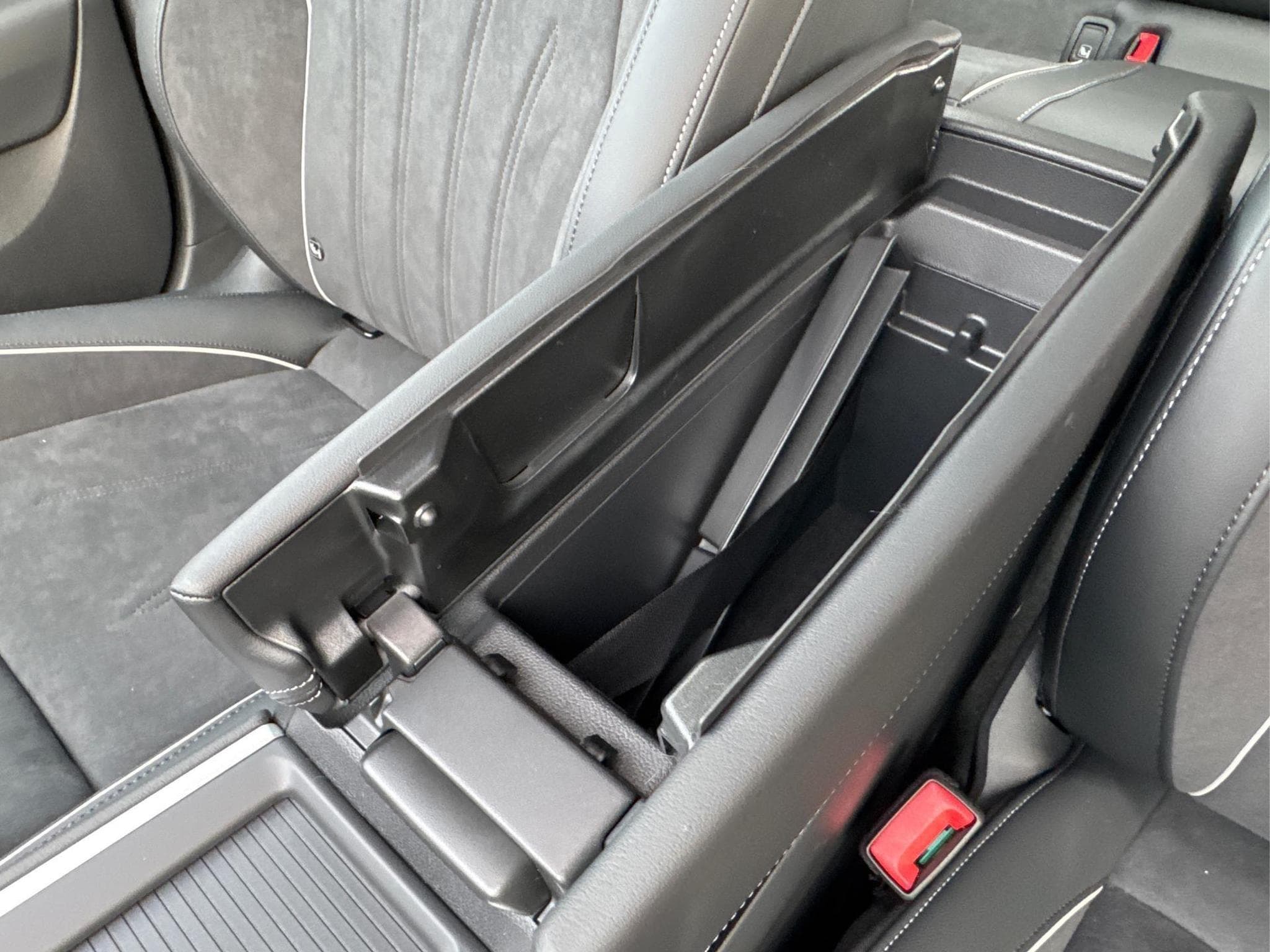 VW Passat Variant Business (2025) - Photo 22