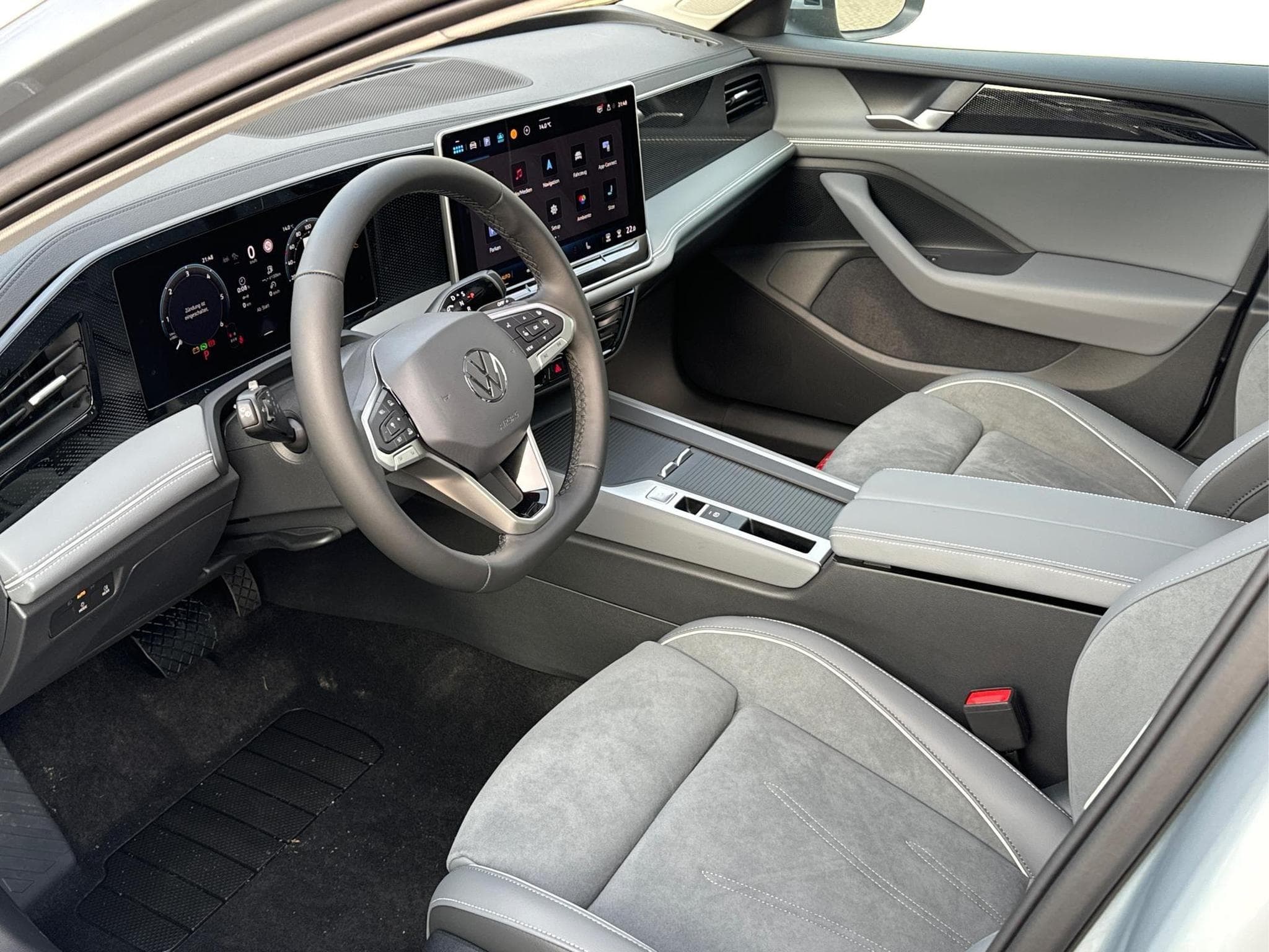 VW Passat Variant Business (2025) - Photo 11