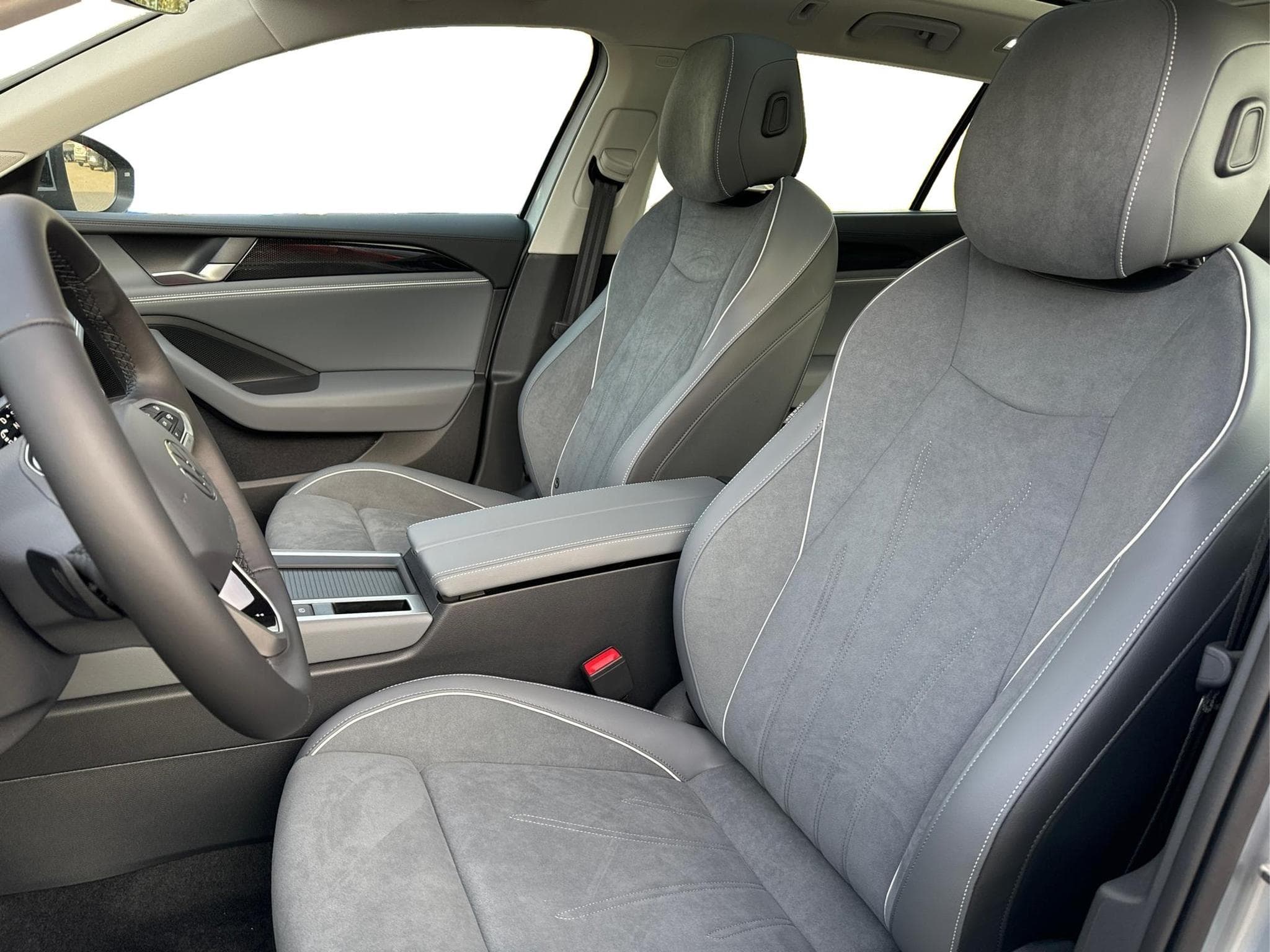 VW Passat Variant Business (2025) - Photo 16