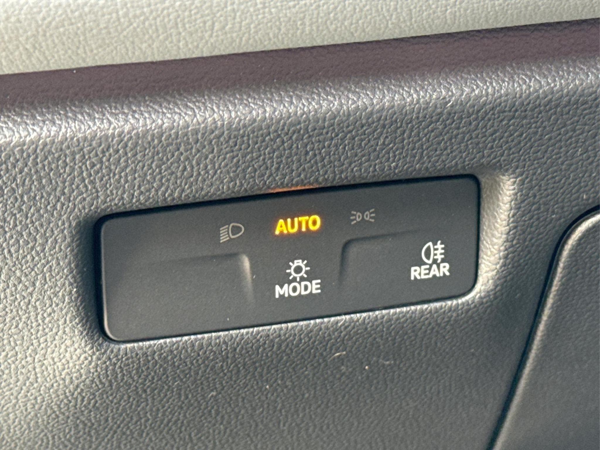 VW Passat Variant Business (2025) - Photo 20