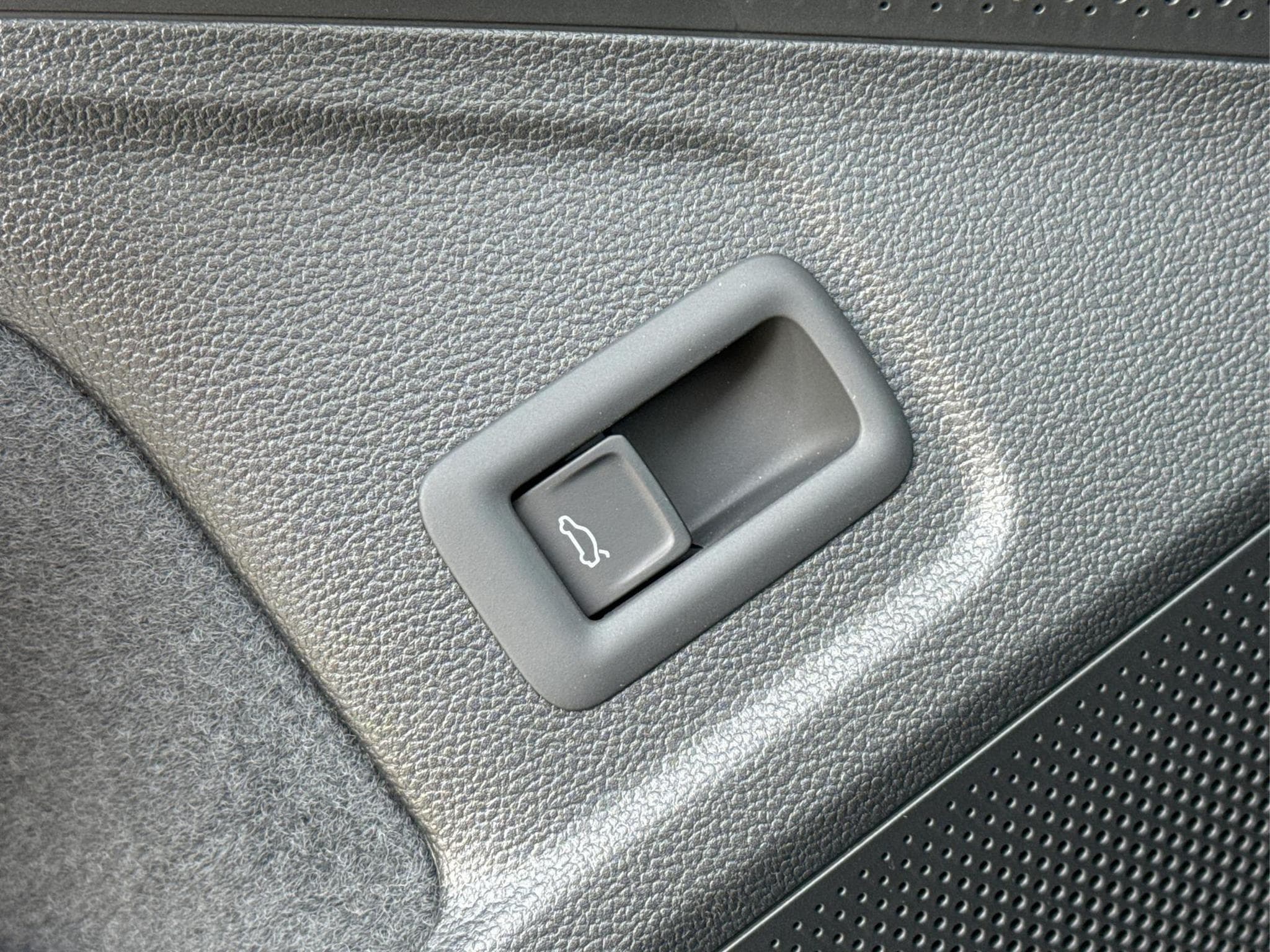 VW Passat Variant Business (2025) - Photo 21