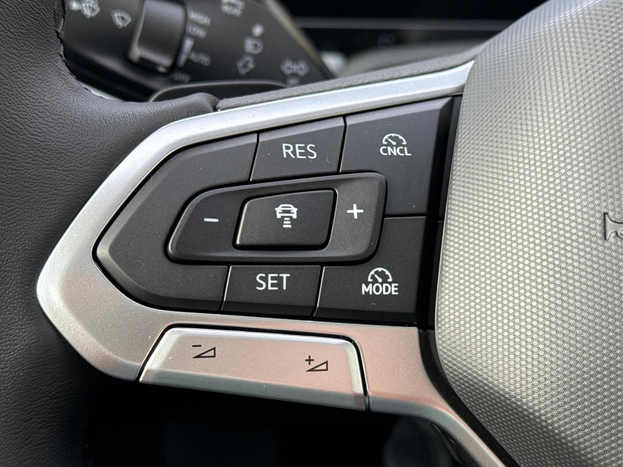 VW Passat Variant Business (2025) - Photo 25