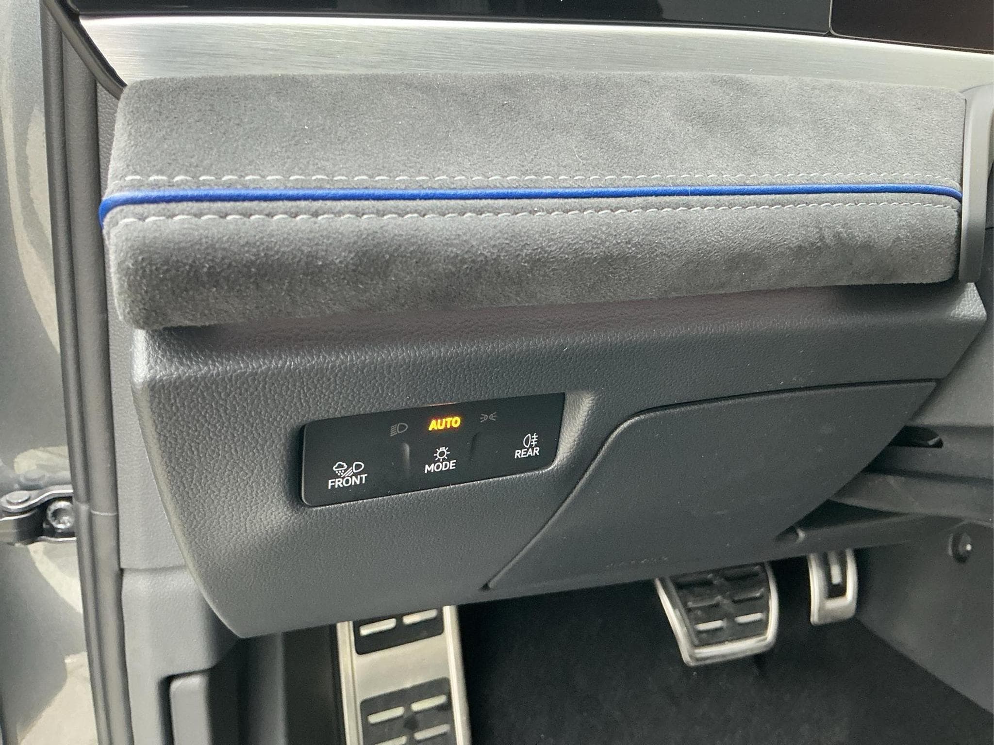 VW Passat Variant R-Line 4WD (2026) - Photo 14