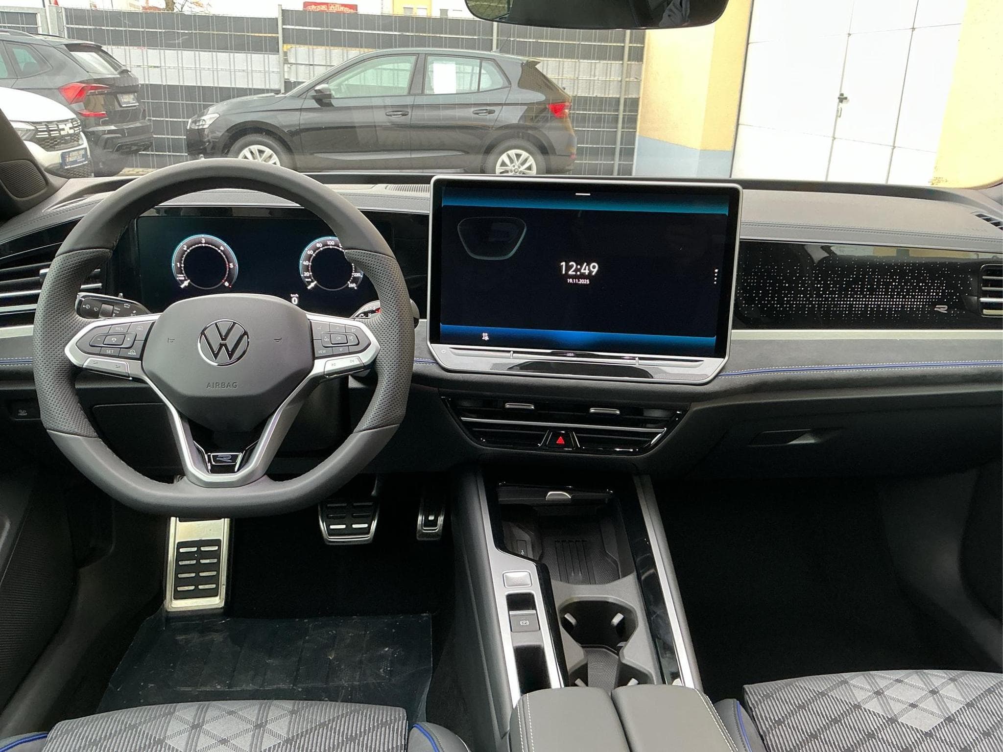 VW Passat Variant R-Line 4WD (2026) - Photo 16