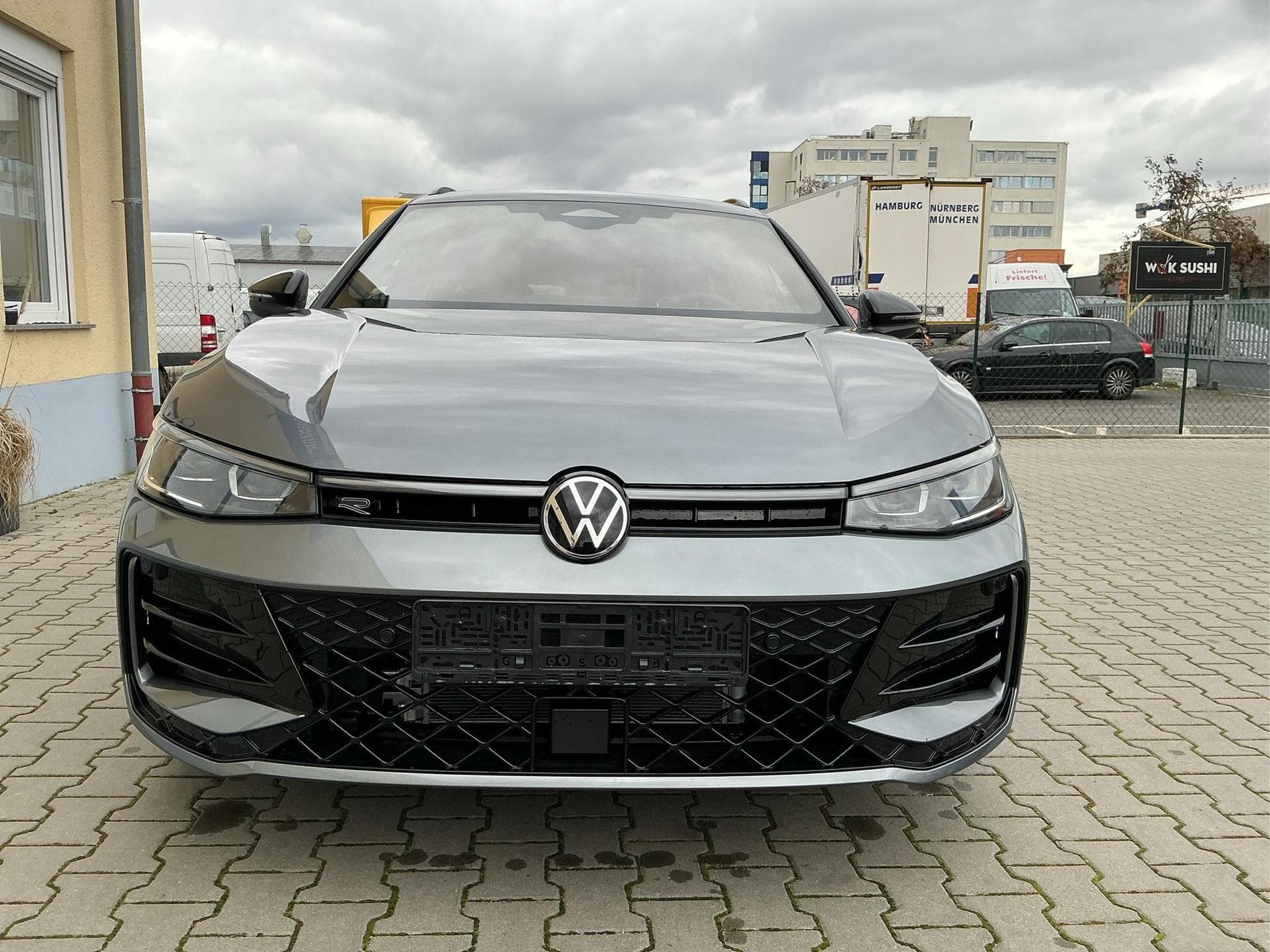 VW Passat Variant R-Line 4WD (2026) - Photo 2