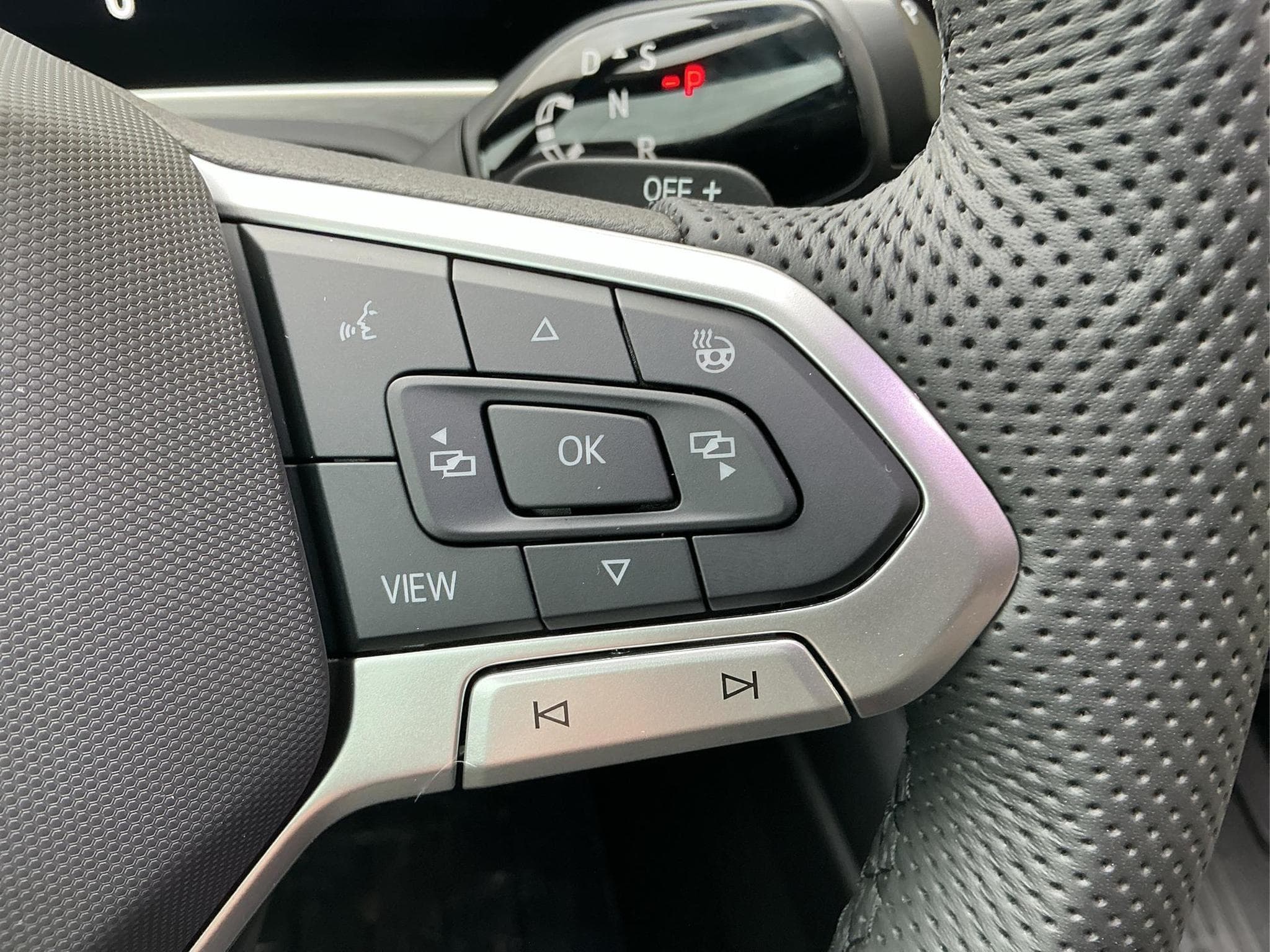 VW Passat Variant R-Line 4WD (2026) - Photo 22