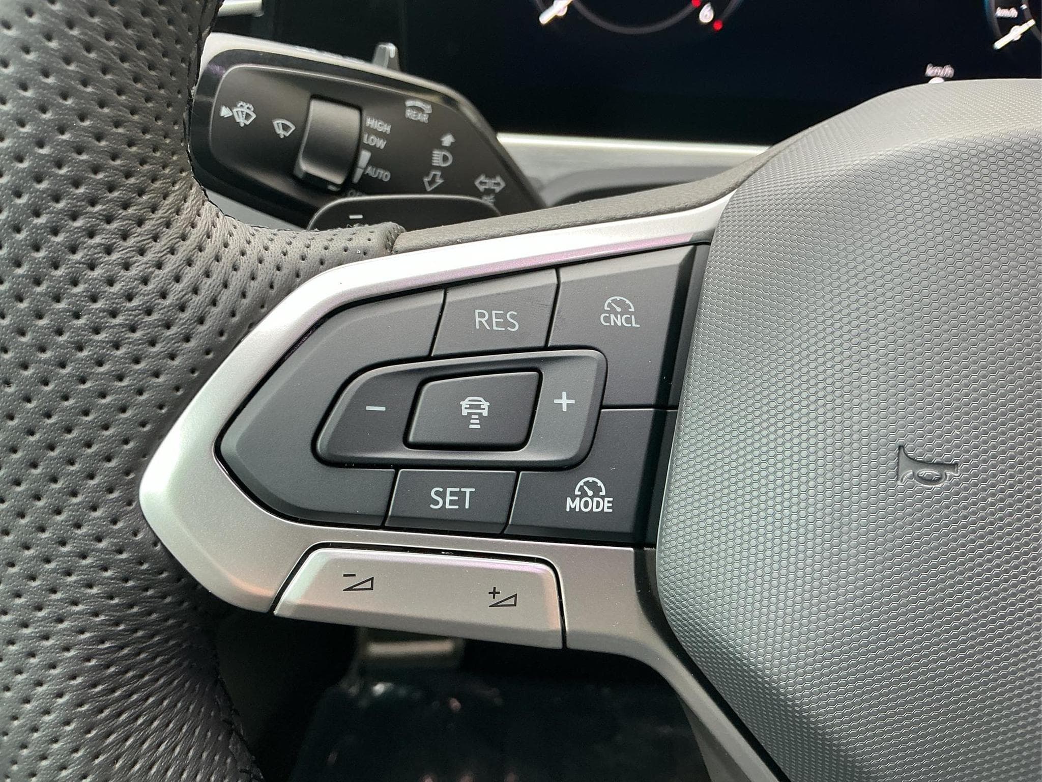 VW Passat Variant R-Line 4WD (2026) - Photo 23