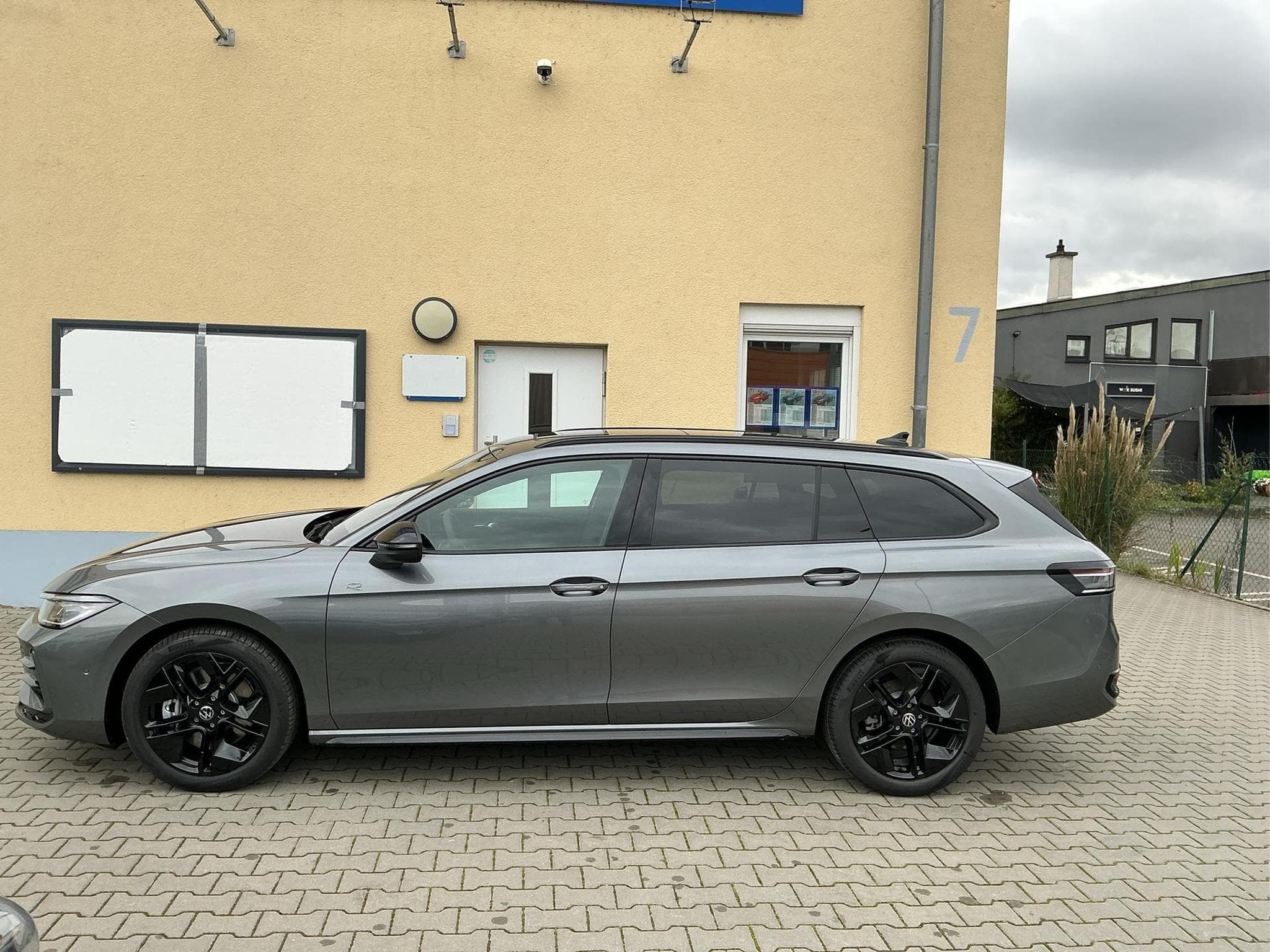 VW Passat Variant R-Line 4WD (2026) - Photo 3