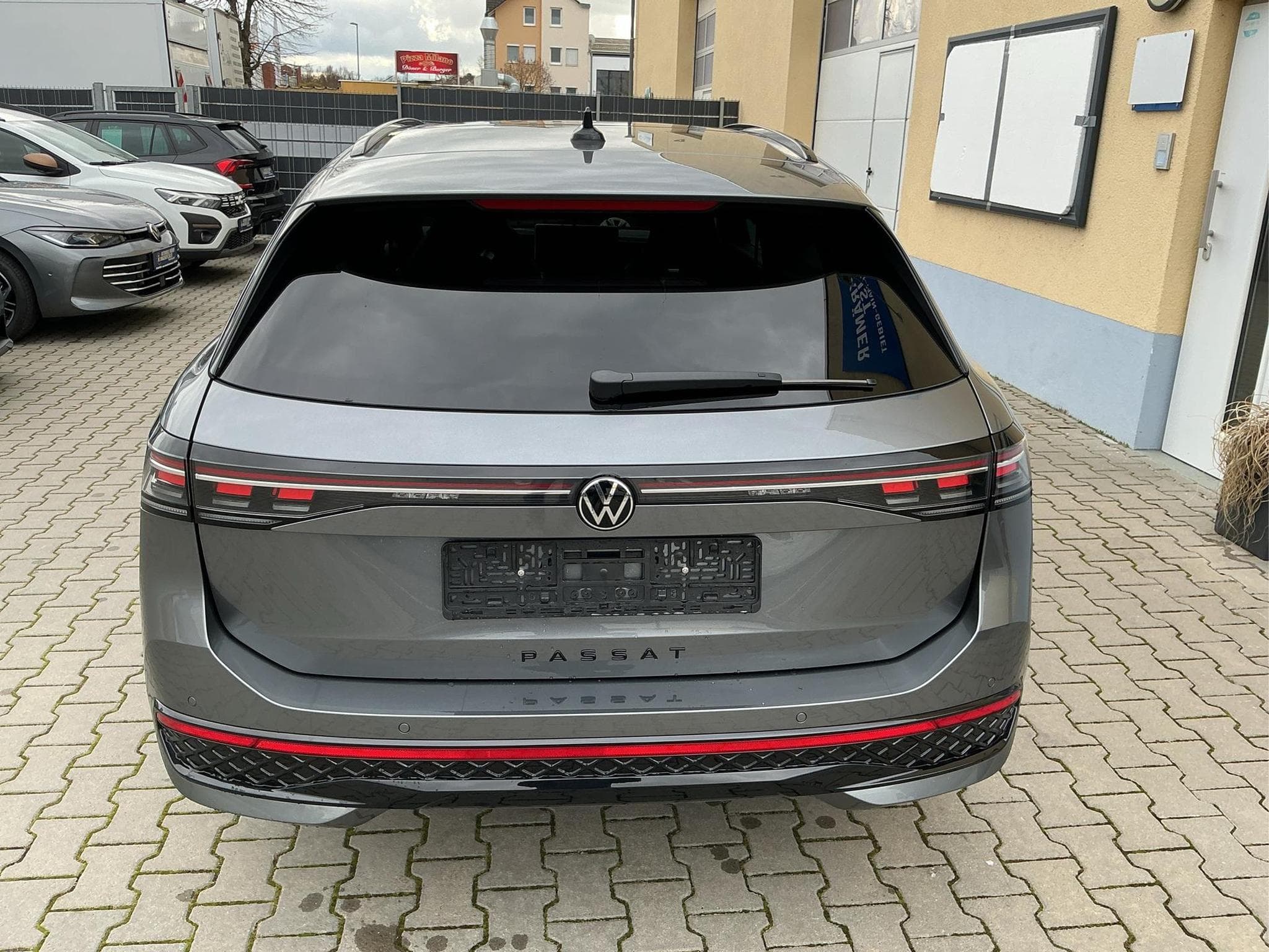 VW Passat Variant R-Line 4WD (2026) - Photo 5