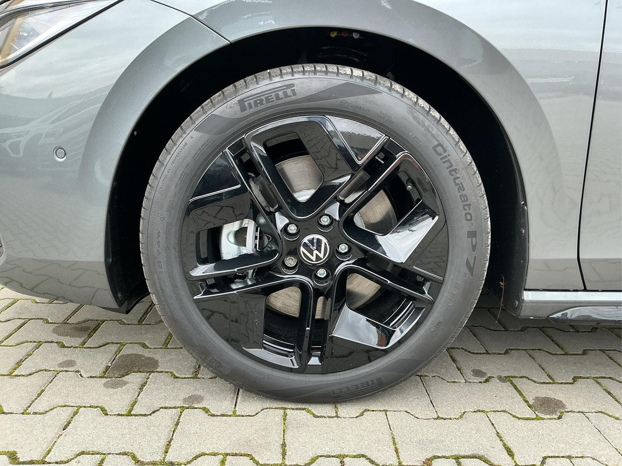 VW Passat Variant R-Line 4WD (2026) - Photo 9
