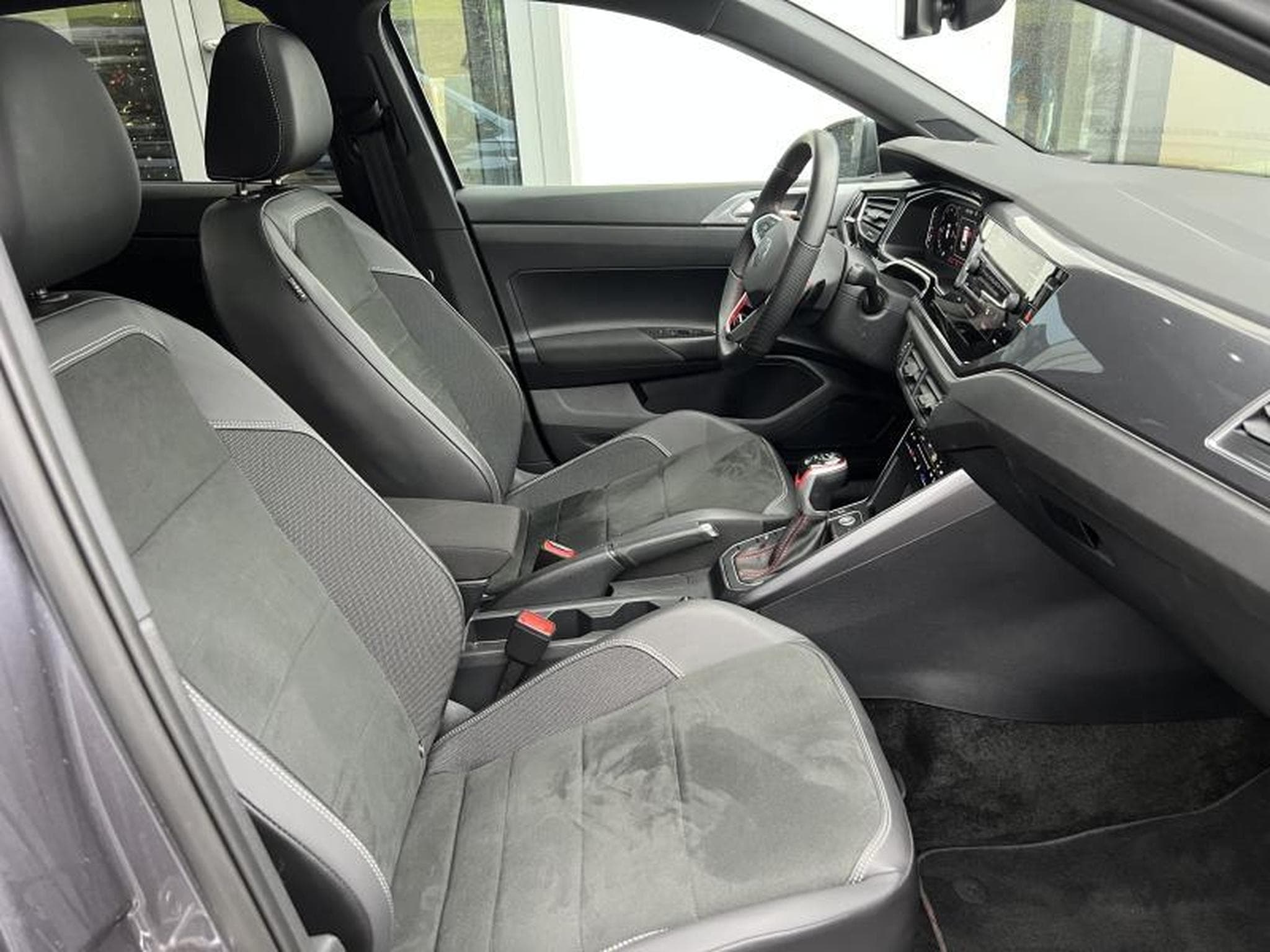 VW Polo GTI 2.0 TSI DSG (2024) - Photo 5