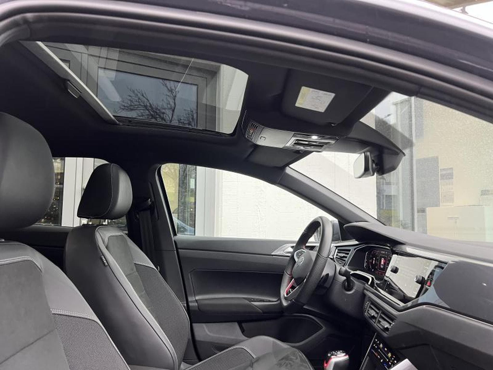 VW Polo GTI 2.0 TSI DSG (2024) - Photo 6
