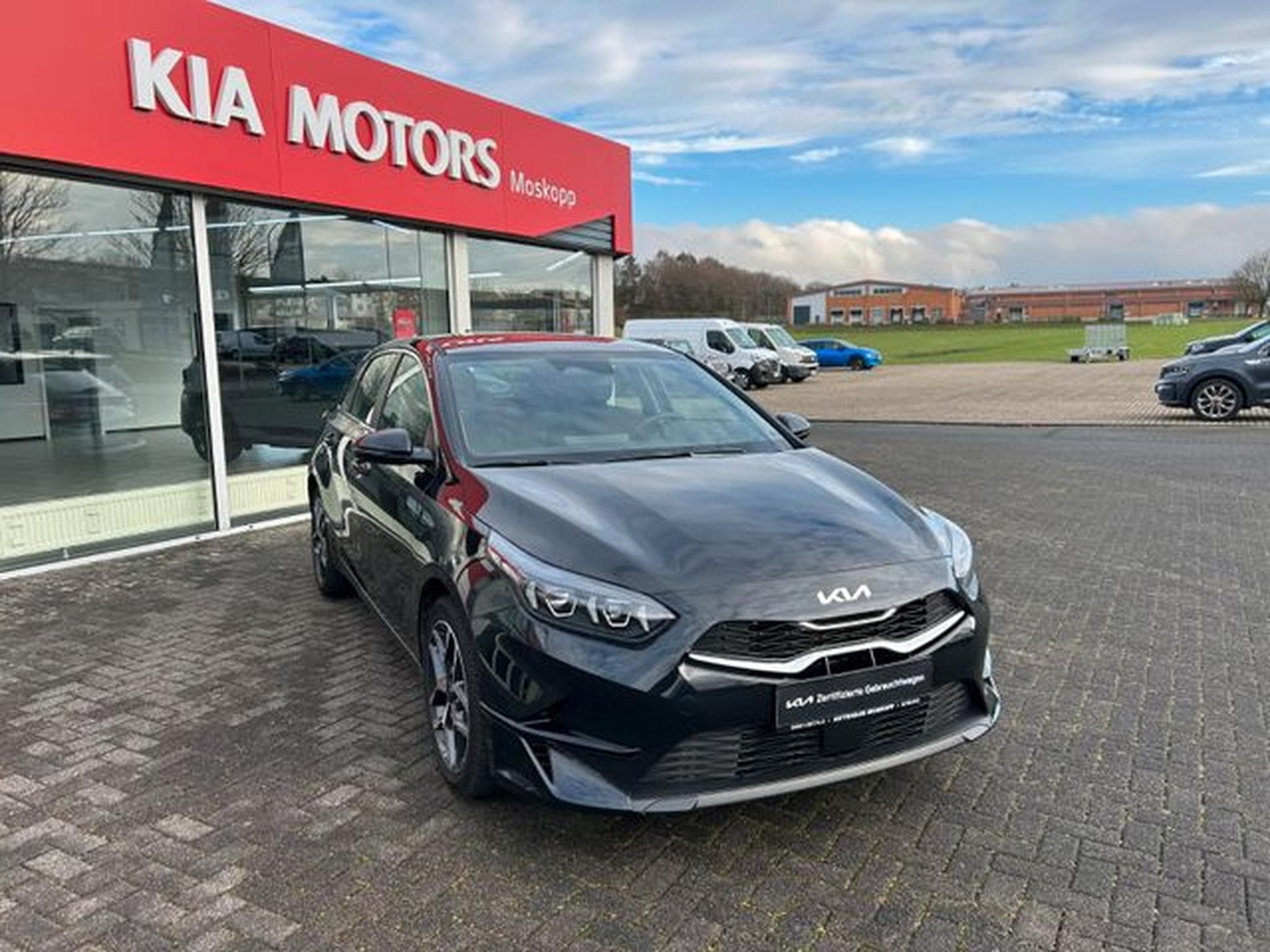 Kia Ceed Ceed Spirit 1,5T-GDI DCT Spirit Navi LED JBL ACC (2024) - Photo 1