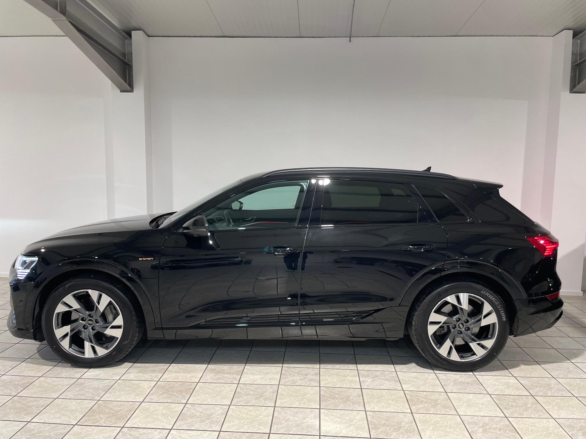 Audi e-tron e-tron 55 S-Line Quattro 300 kW 408cv (2024) - Photo 3