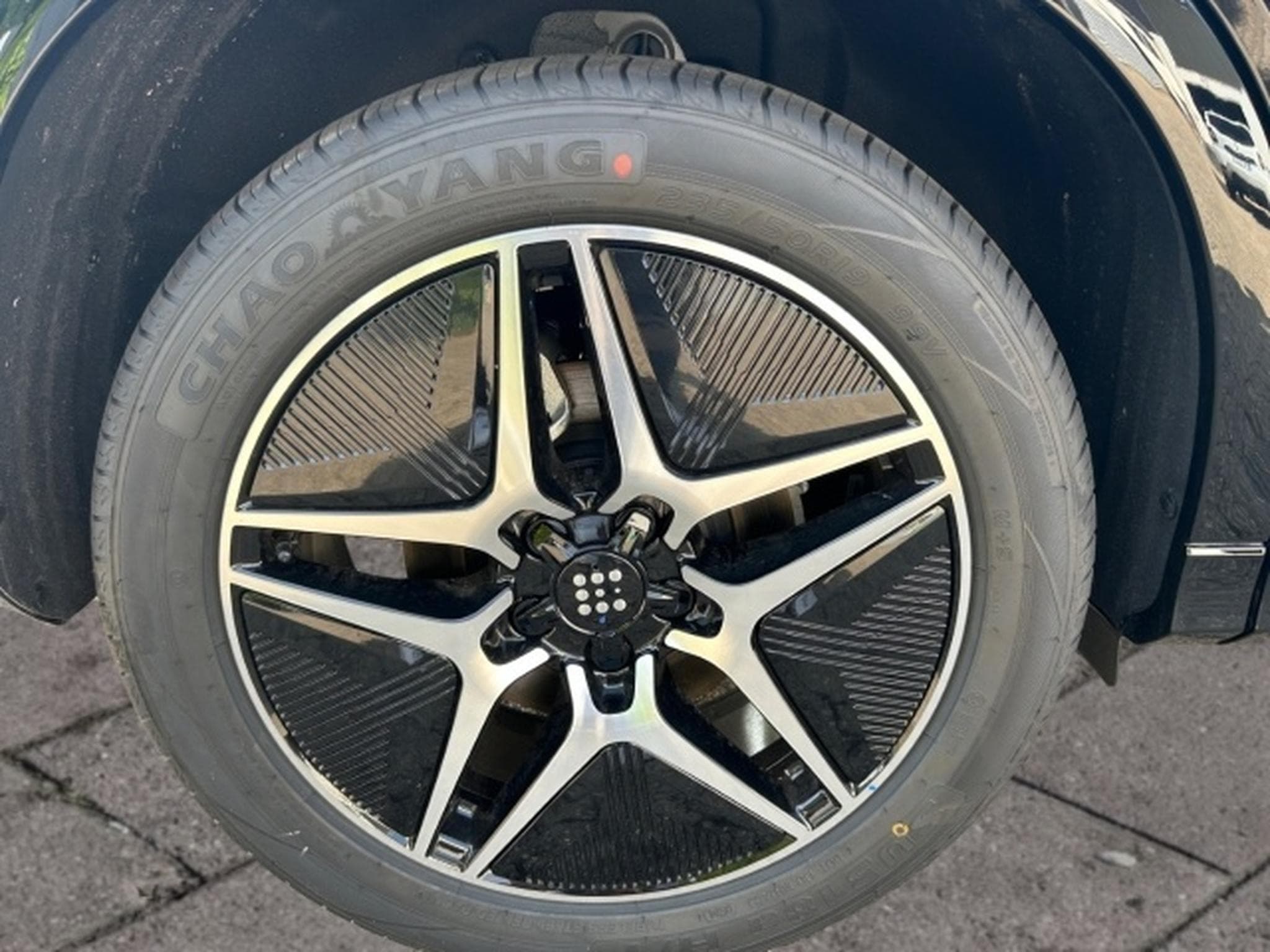 DFSK FENGON E5 10xLager Plug-In-Hybrid 7-Sitze (2025) - Photo 13
