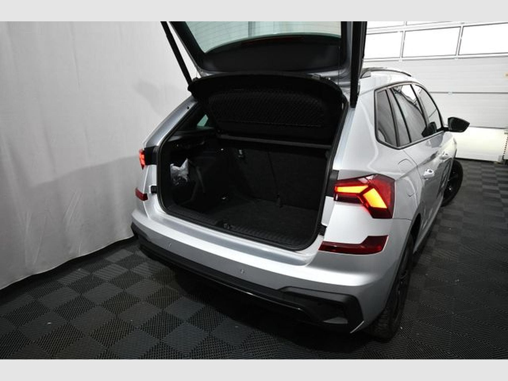 Skoda Kamiq Kamiq Monte Carlo, Navi, schw. AHK, Pano., R.Vie (2025) - Photo 5