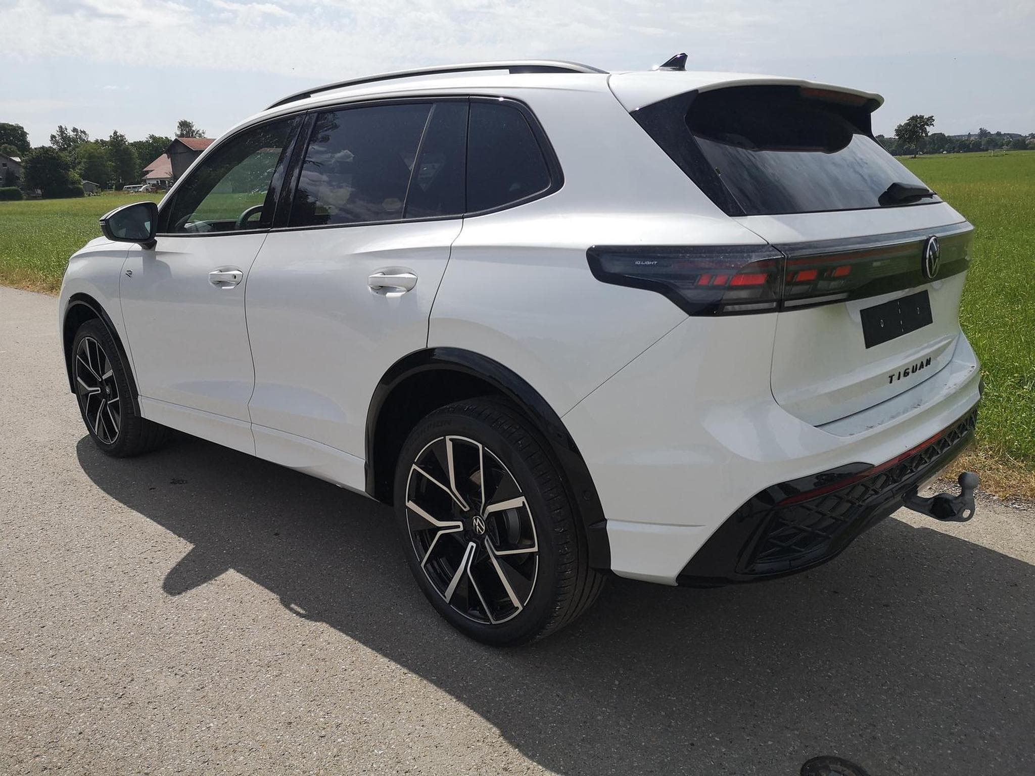 VW Tiguan 2.0 TDI 142 kW 4Motion R-Line (2025) - Photo 3