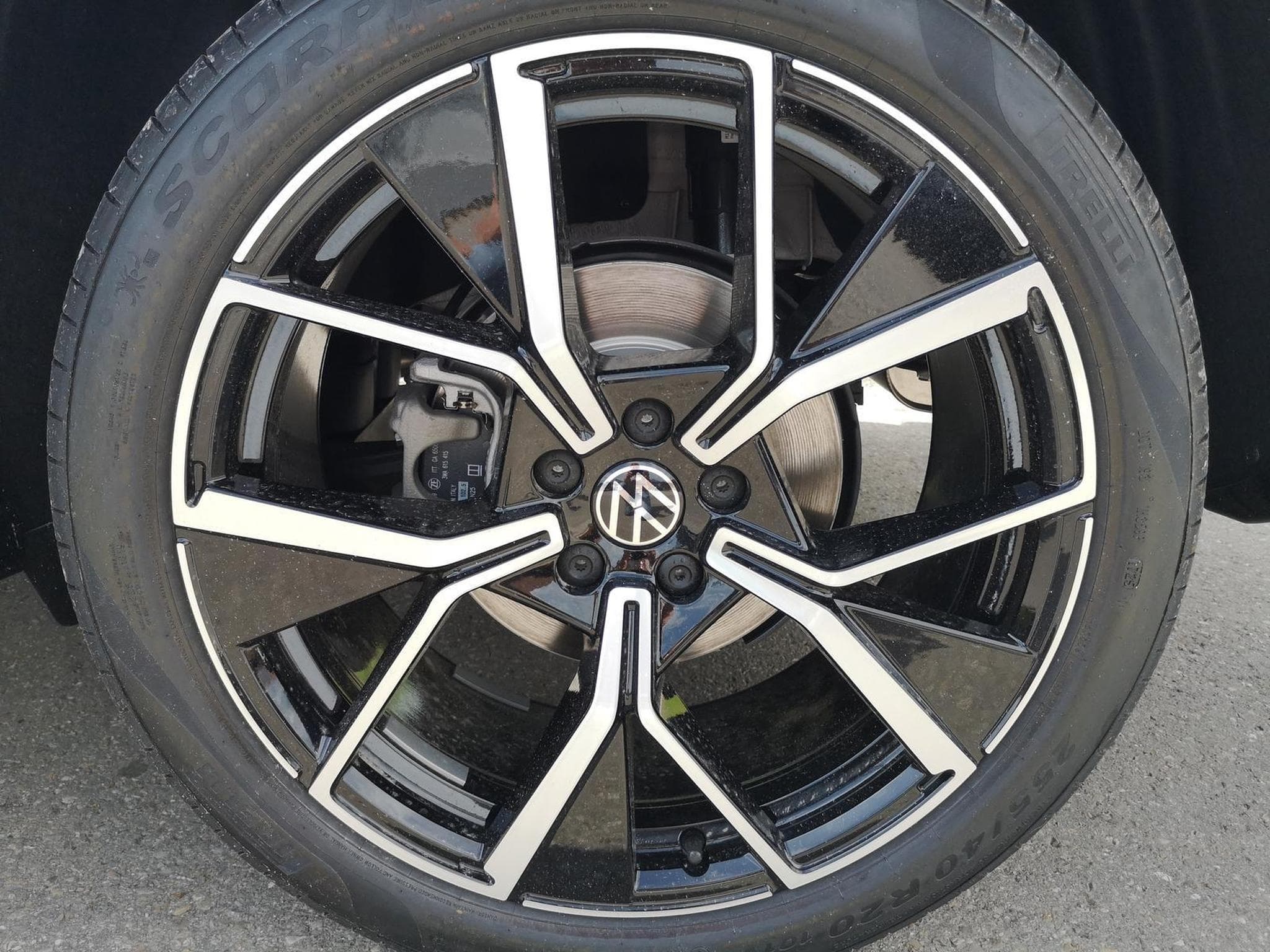 VW Tiguan 2.0 TDI 142 kW 4Motion R-Line (2025) - Photo 5