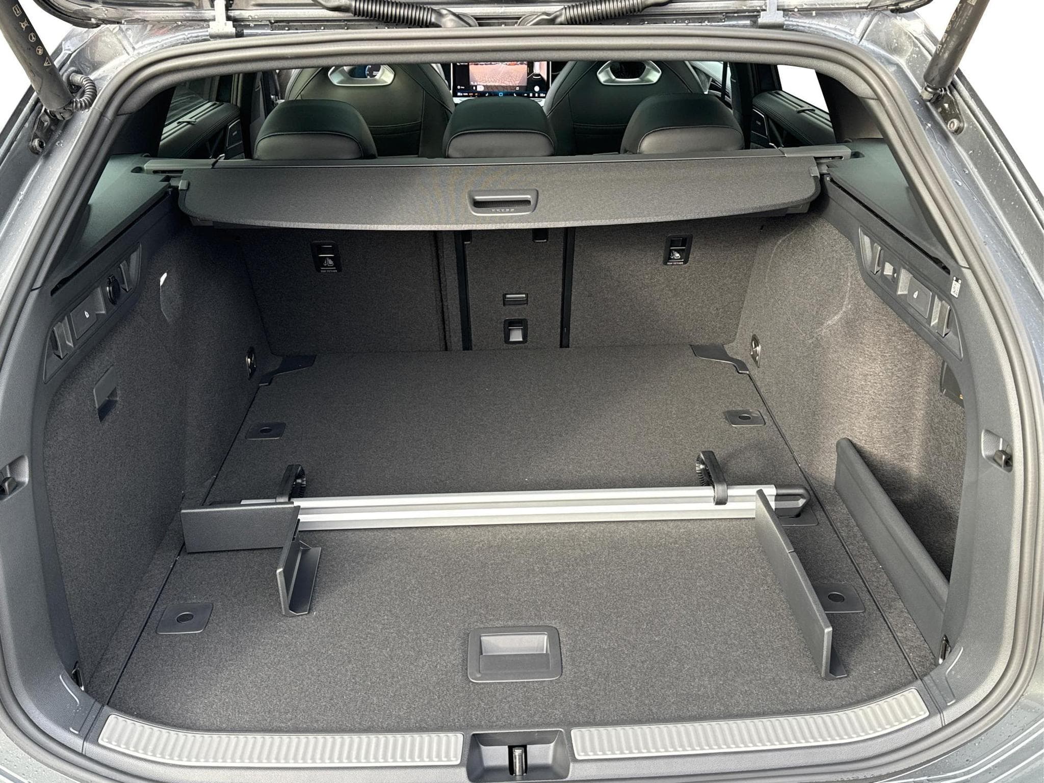 VW Passat Variant R-Line (2026) - Photo 11