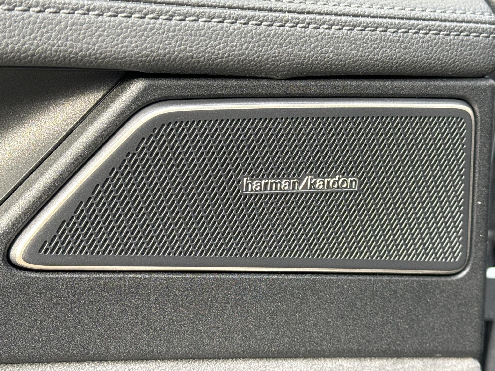 VW Passat Variant R-Line (2026) - Photo 16