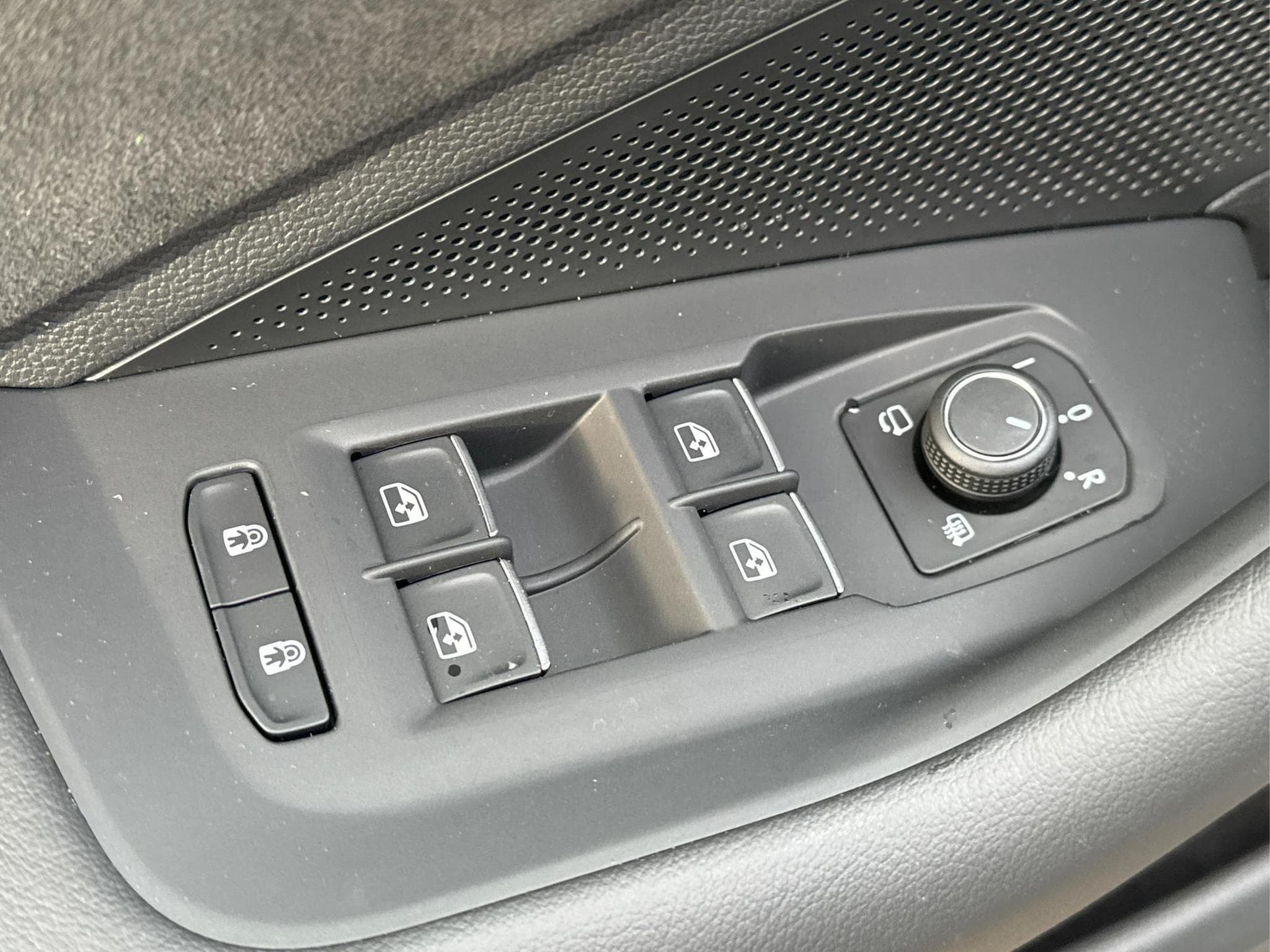 VW Passat Variant R-Line (2026) - Photo 18