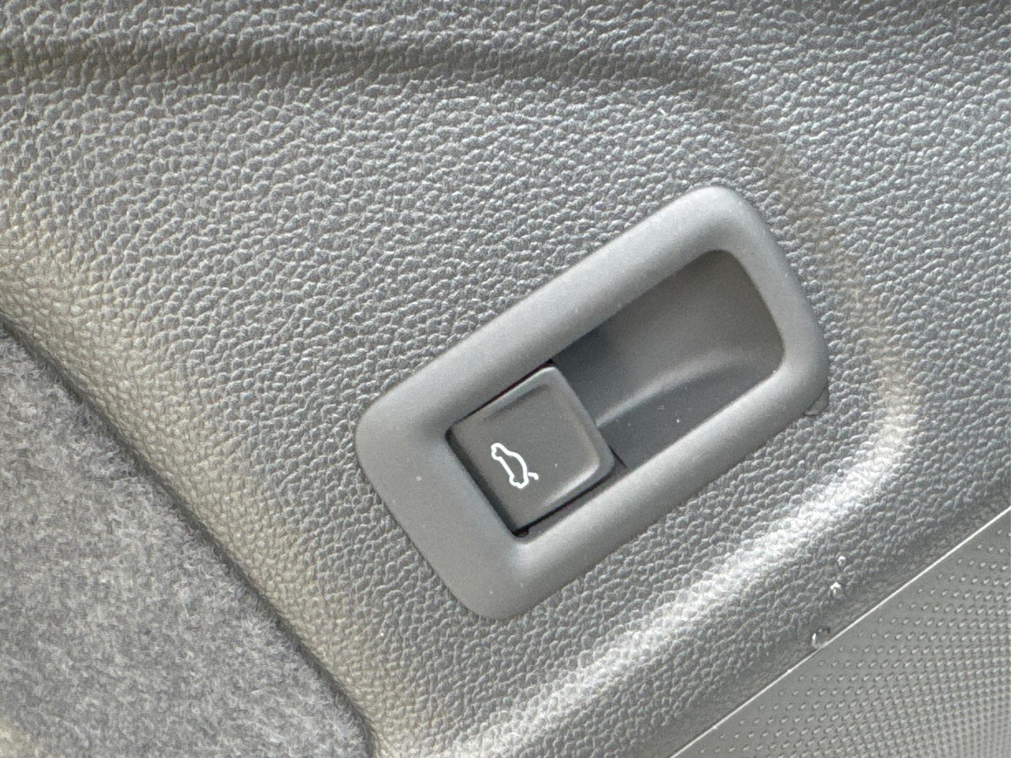VW Passat Variant R-Line (2026) - Photo 19