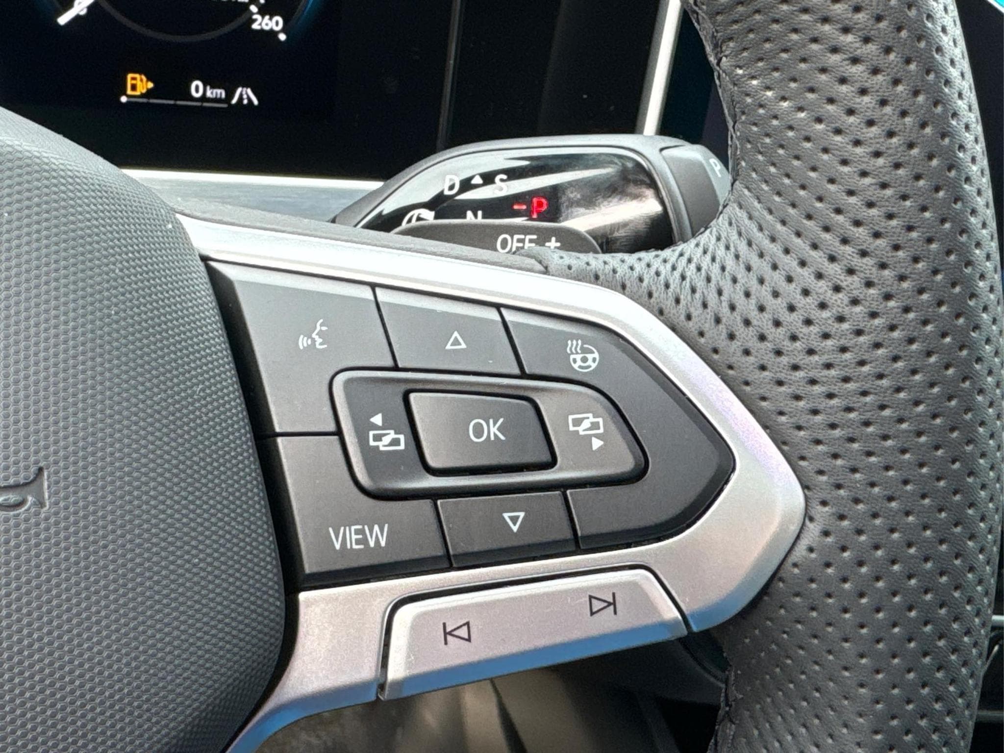 VW Passat Variant R-Line (2026) - Photo 23