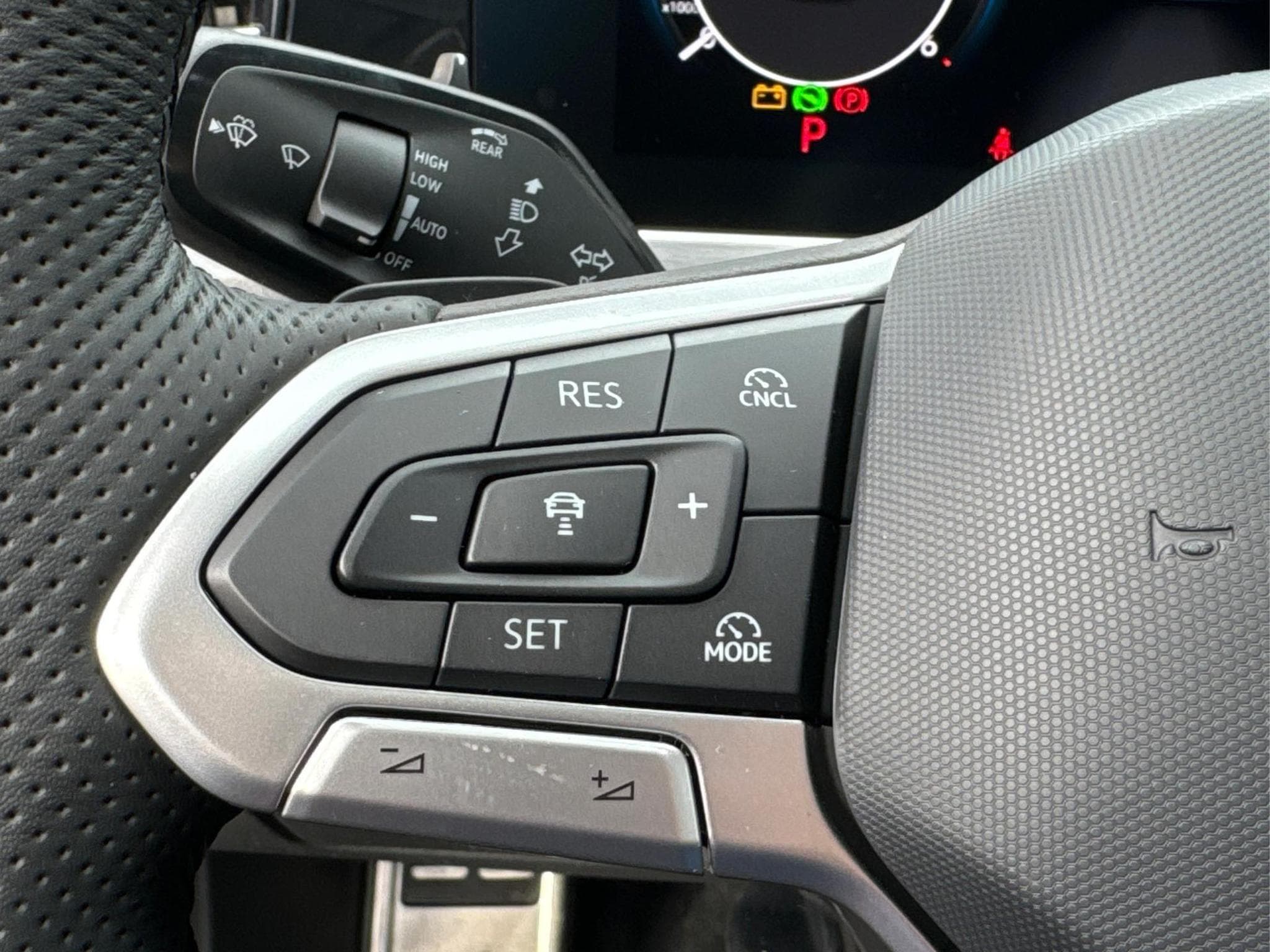 VW Passat Variant R-Line (2026) - Photo 24