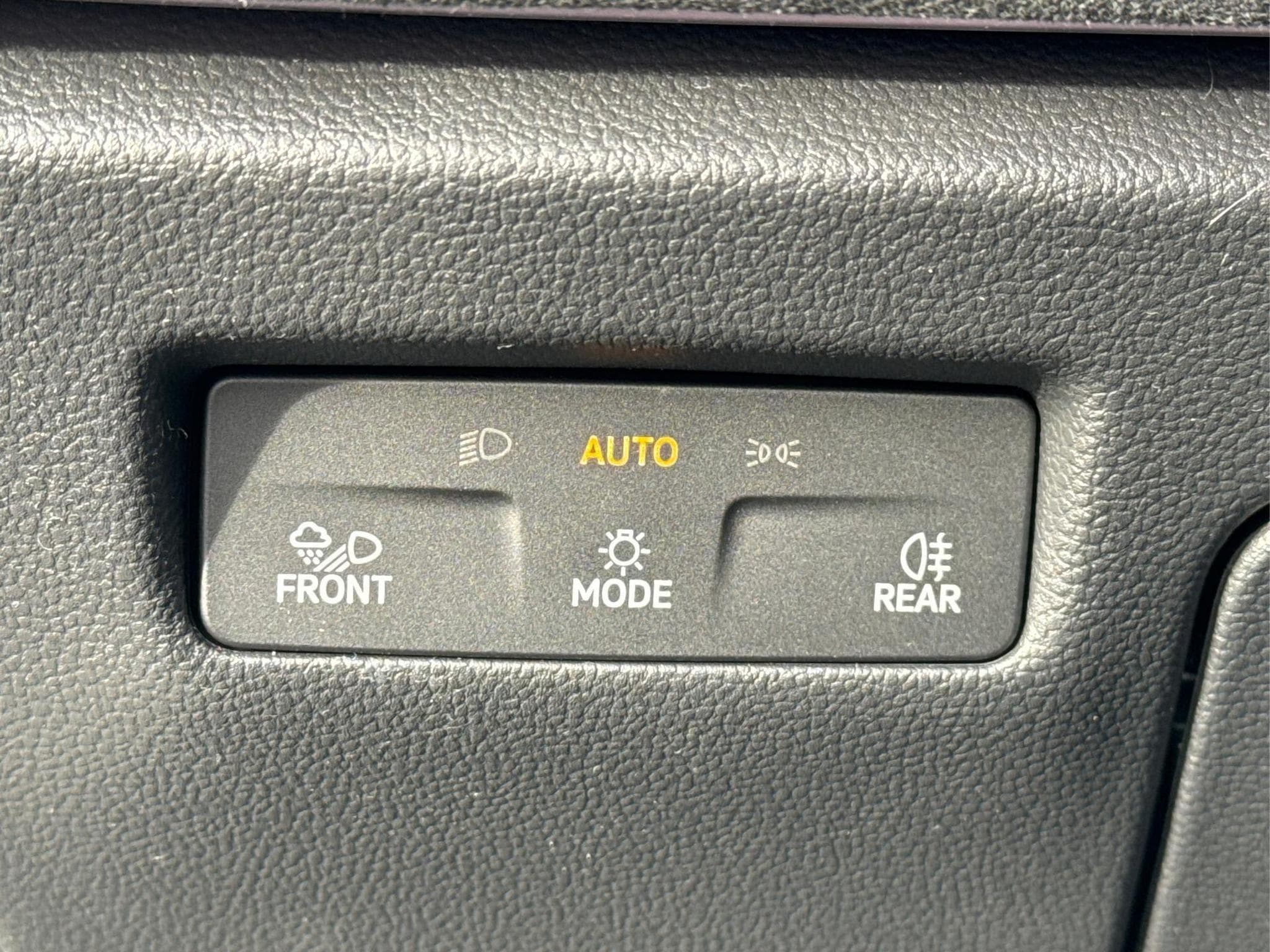 VW Passat Variant R-Line (2026) - Photo 25