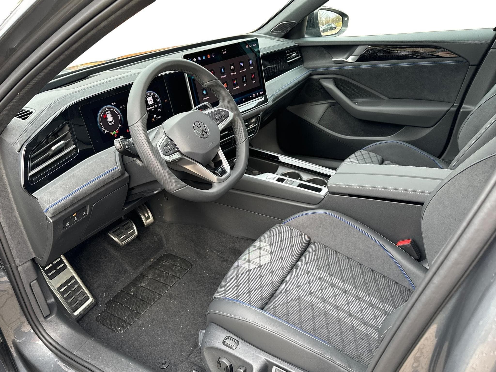 VW Passat Variant R-Line (2026) - Photo 9