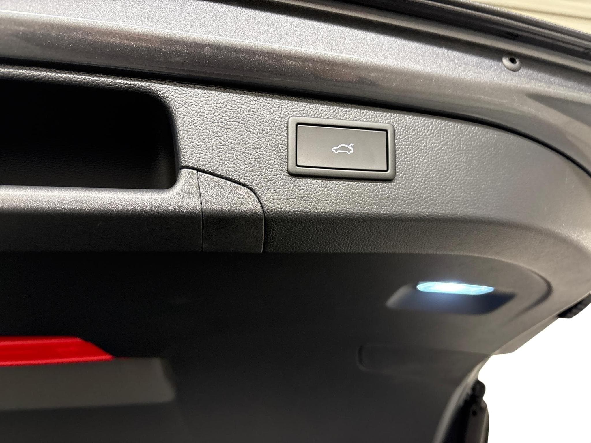VW Passat Variant R-Line (2025) - Photo 10