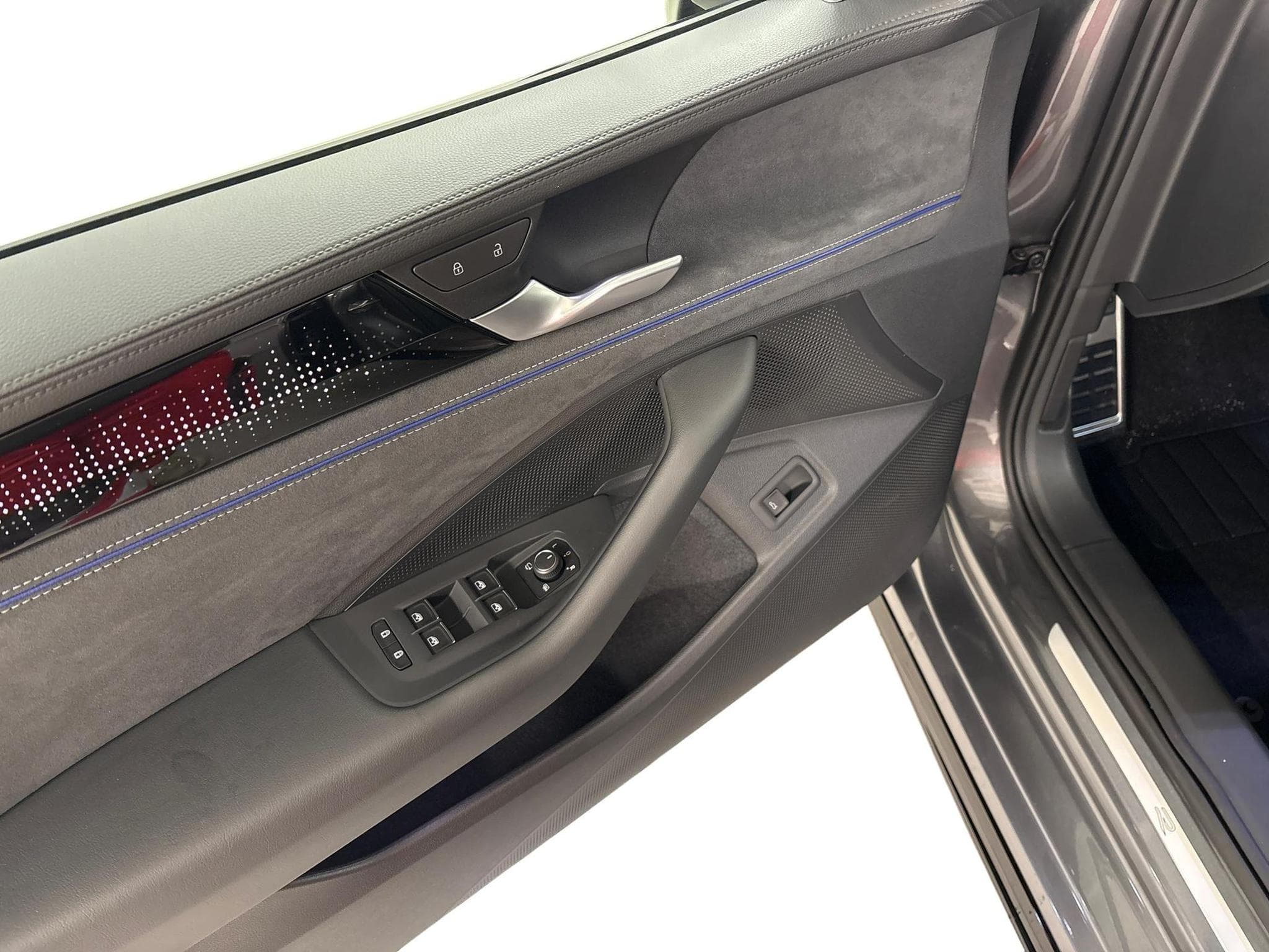 VW Passat Variant R-Line (2025) - Photo 17