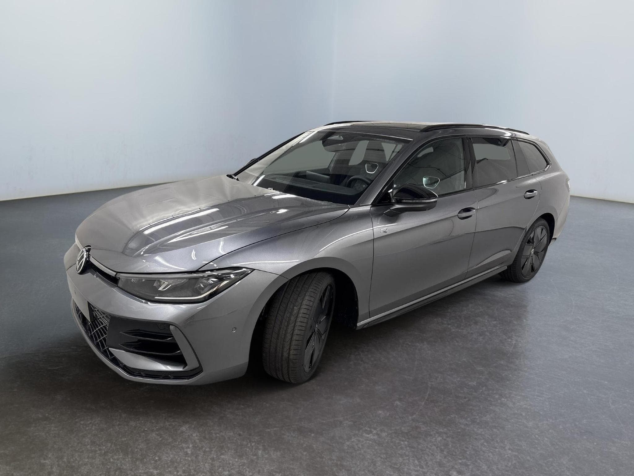 VW Passat Variant R-Line (2025) - Photo 3