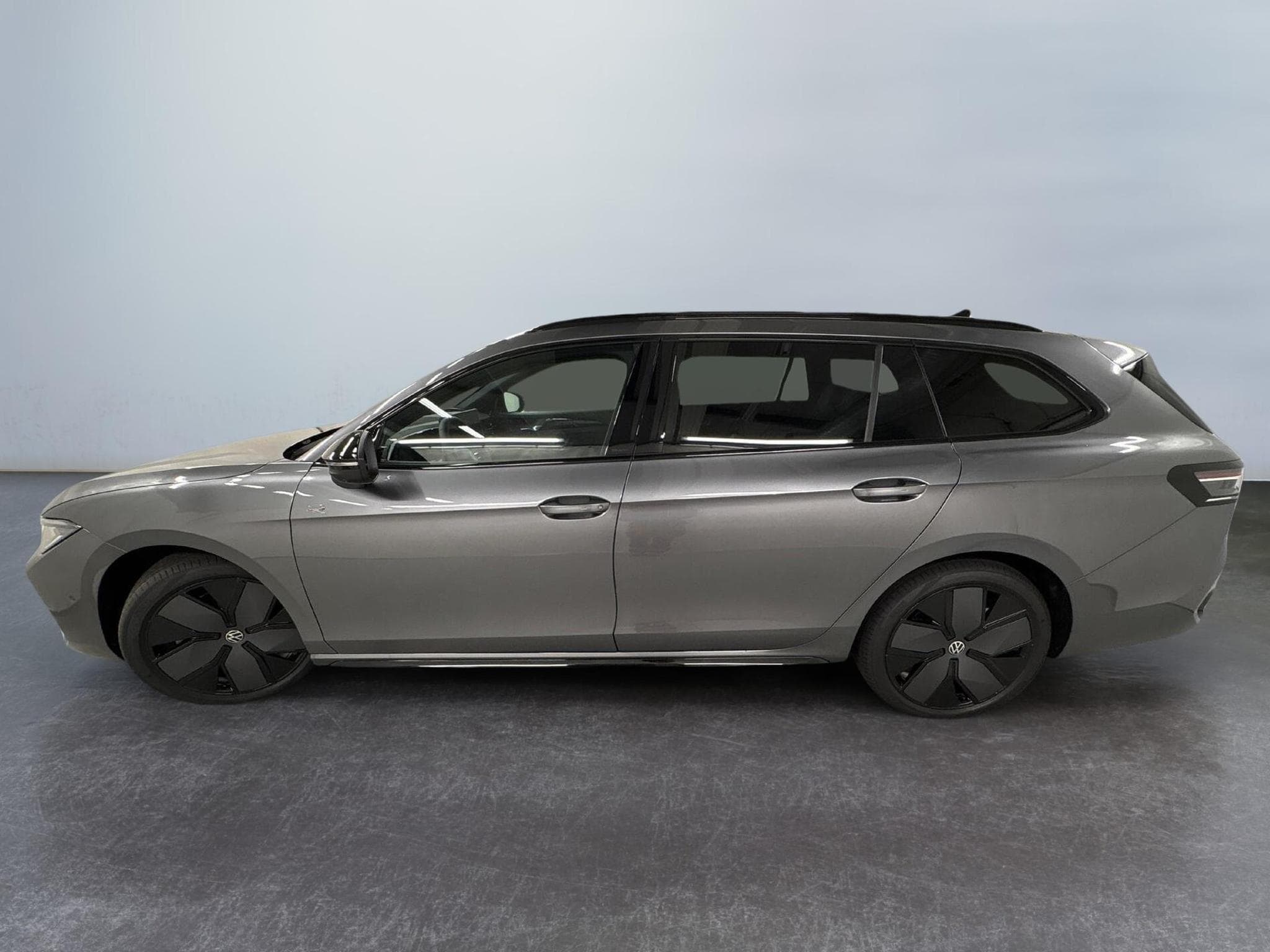 VW Passat Variant R-Line (2025) - Photo 4